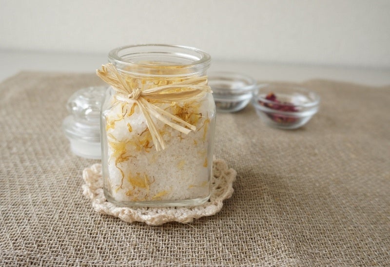 カリス成城「秋のリラックスバスタイムバスソルト作り」（ワークショップ）