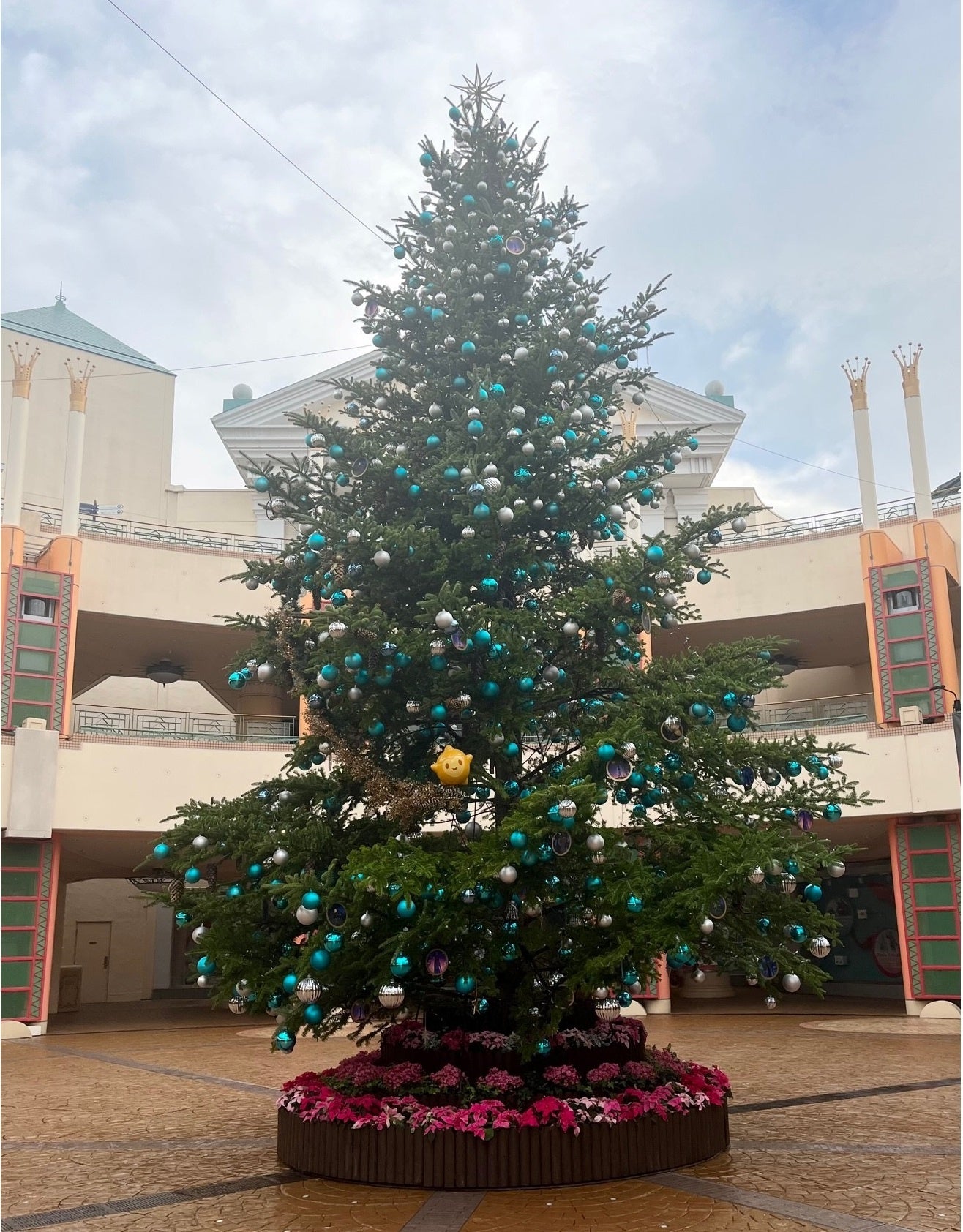 クリスマスツリー　ディズニー クリスマスディズニーといえば 大きなクリスマスツリー