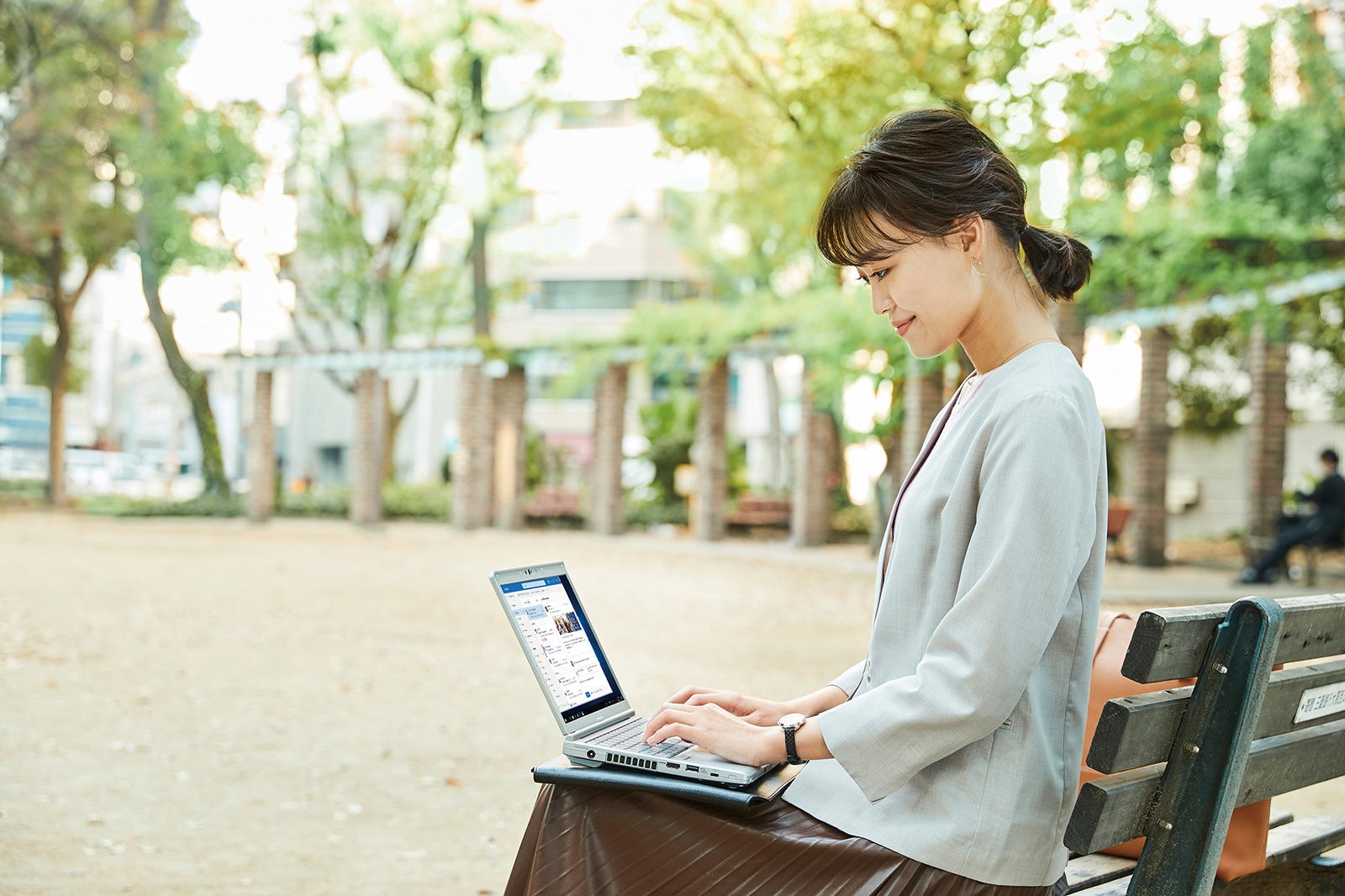 モバイルパソコン「レッツノート」使用イメージ2