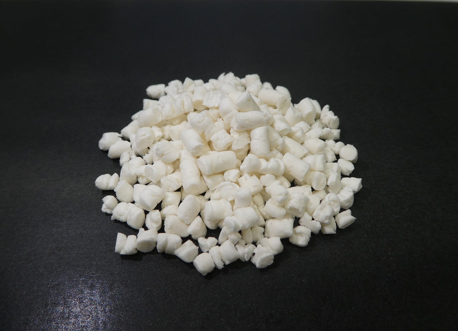 バイオマス度90％濃度セルロースファイバー成形材料