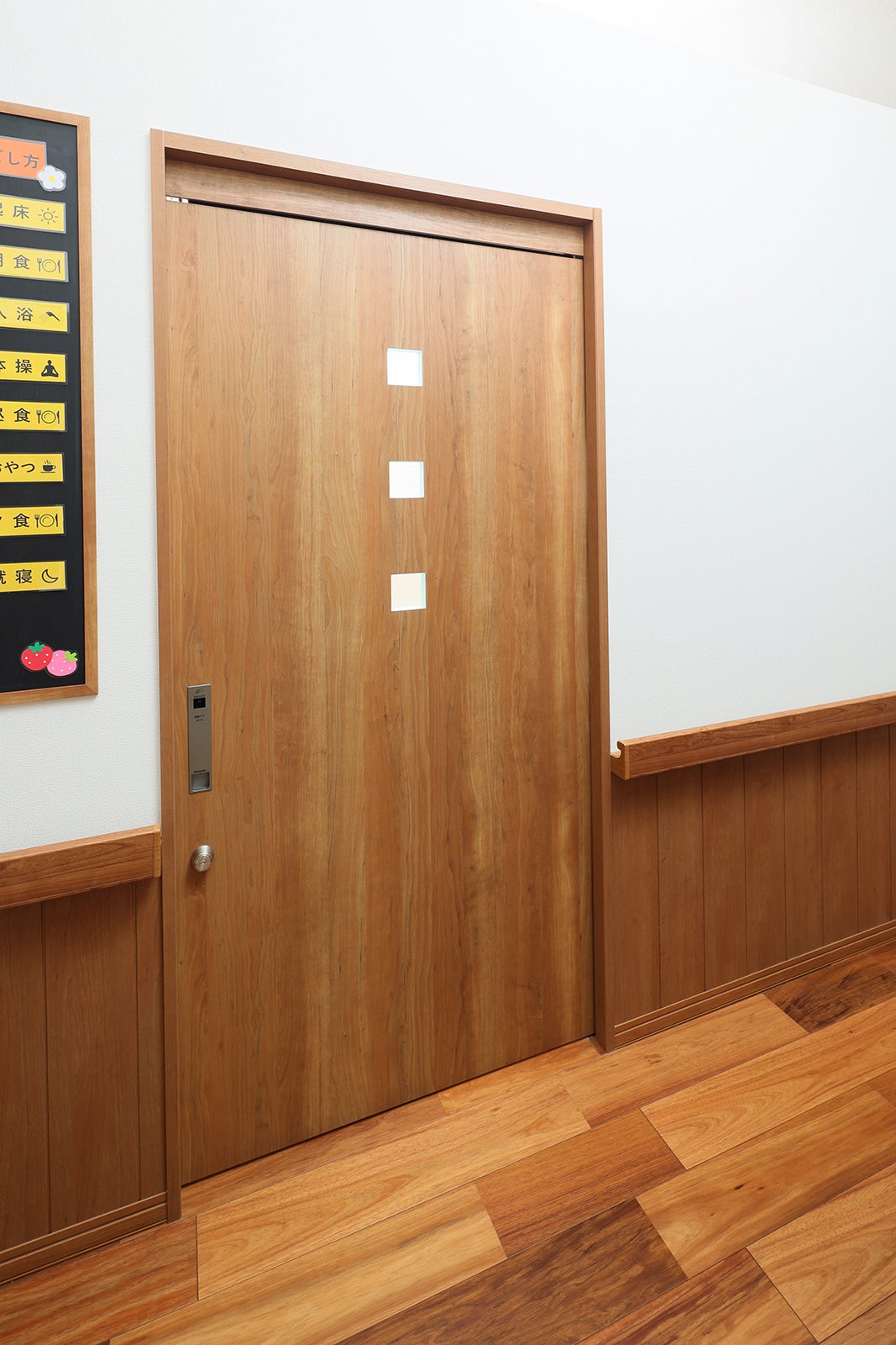 タッチレス自動ドア「e-kindoor（イーカインド）」