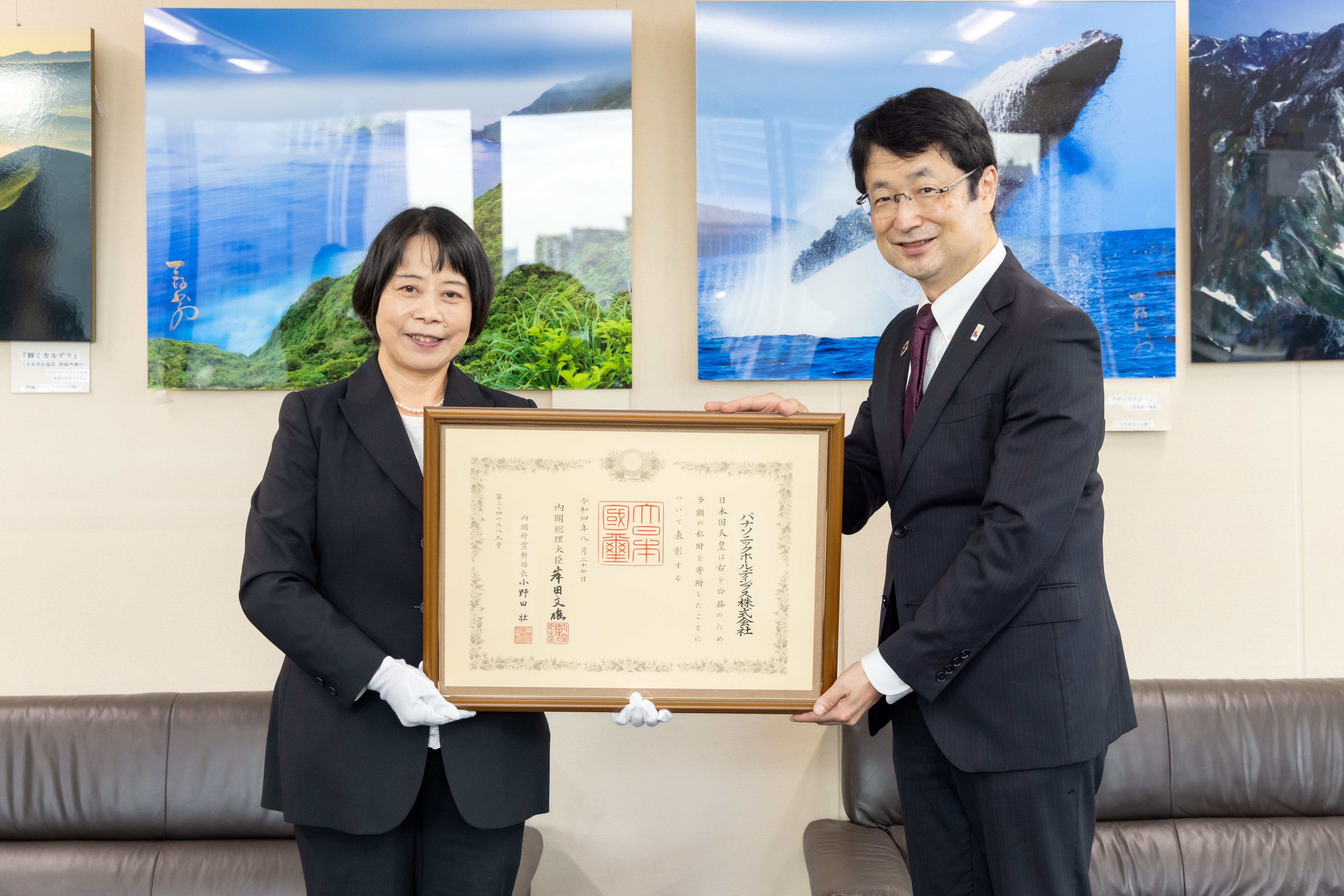 （左）パナソニックHD ＣＳＲ・企業市民活動担当室長 福田、（右）環境省 自然環境局長 奥田直久氏