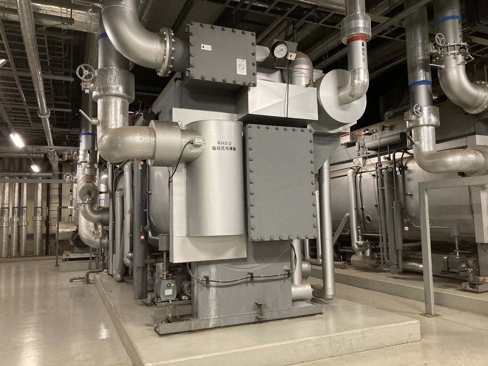 設置されている吸収式冷凍機