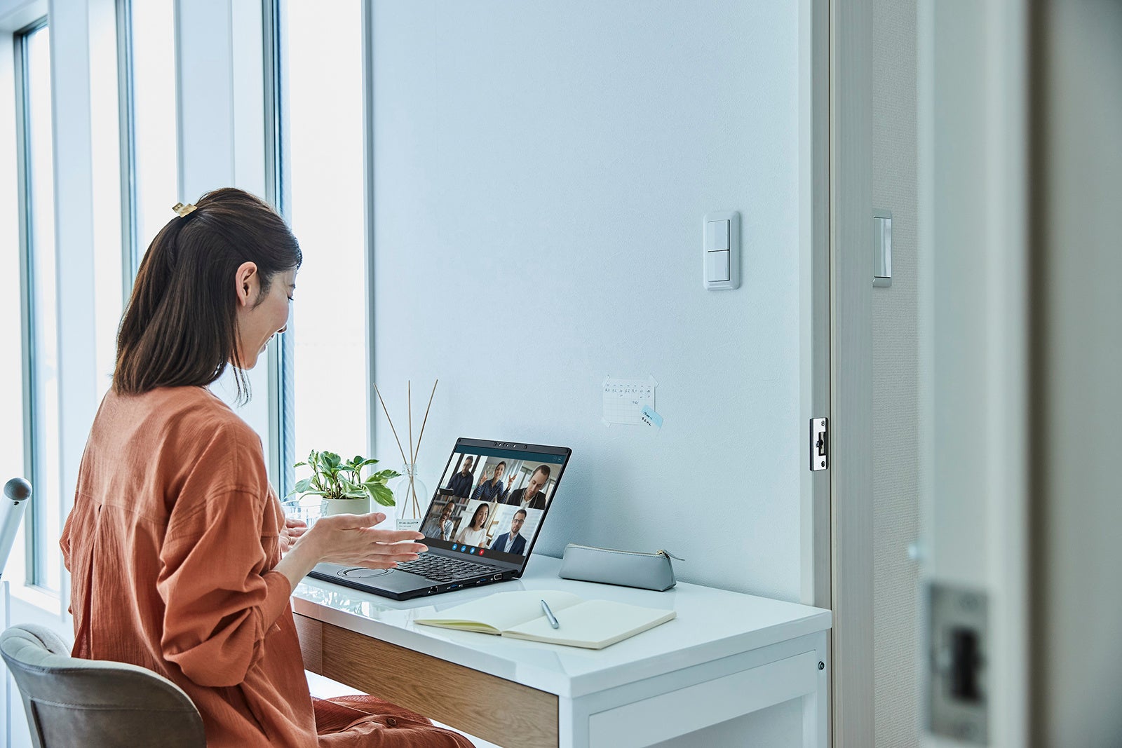 在宅ワークシーン