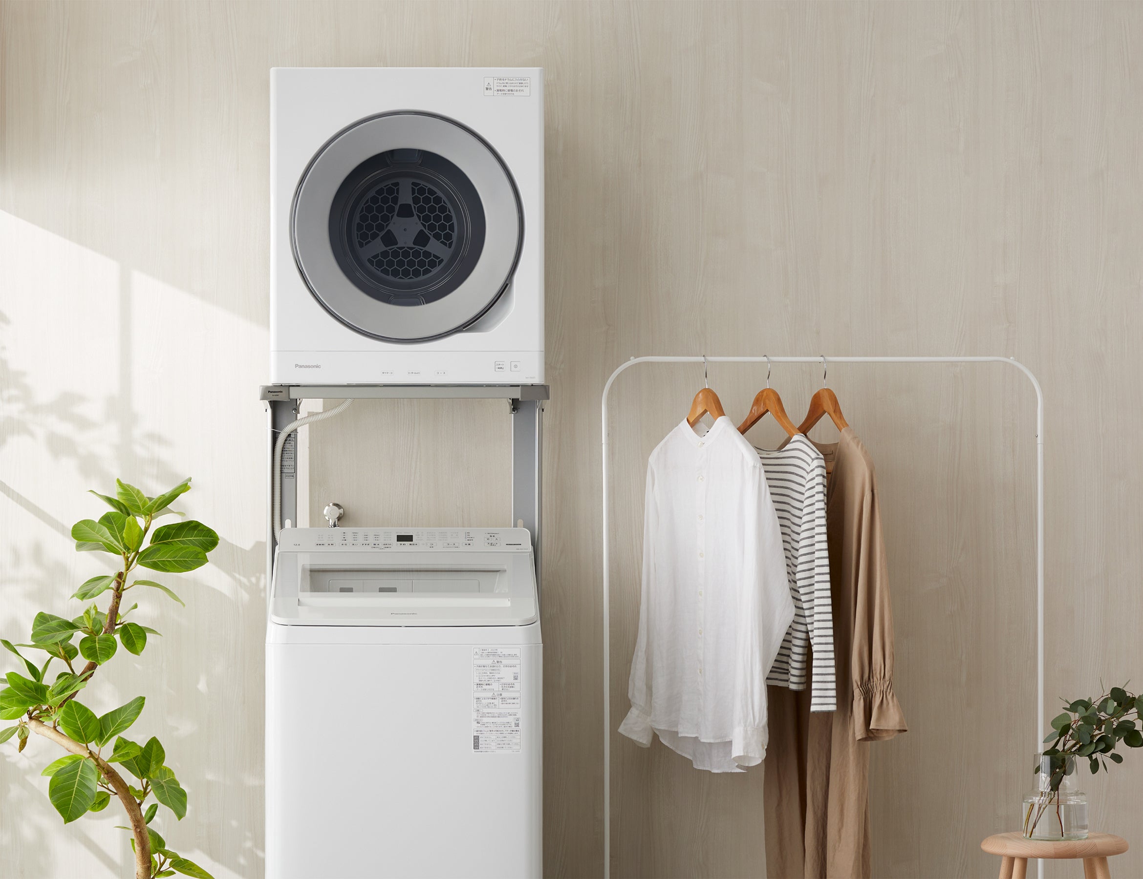 使いやすさと上質なデザインを両立。電気衣類乾燥機 NH-D605 を