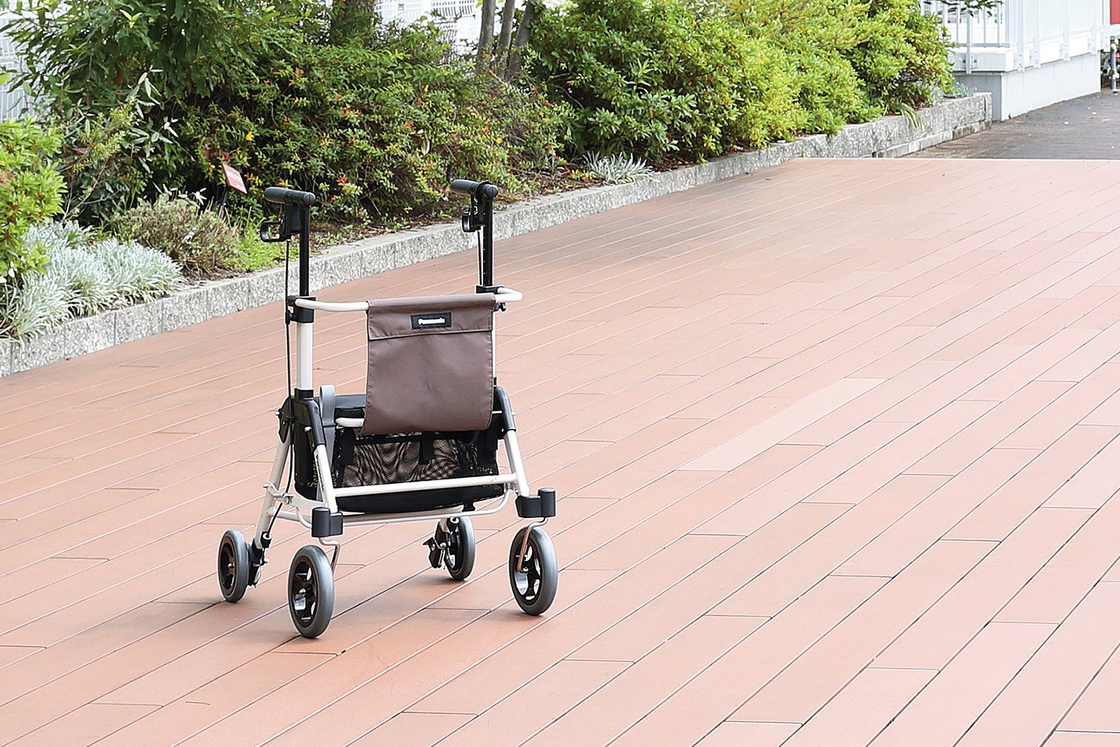 買物用歩行車「カウサポ」シーン