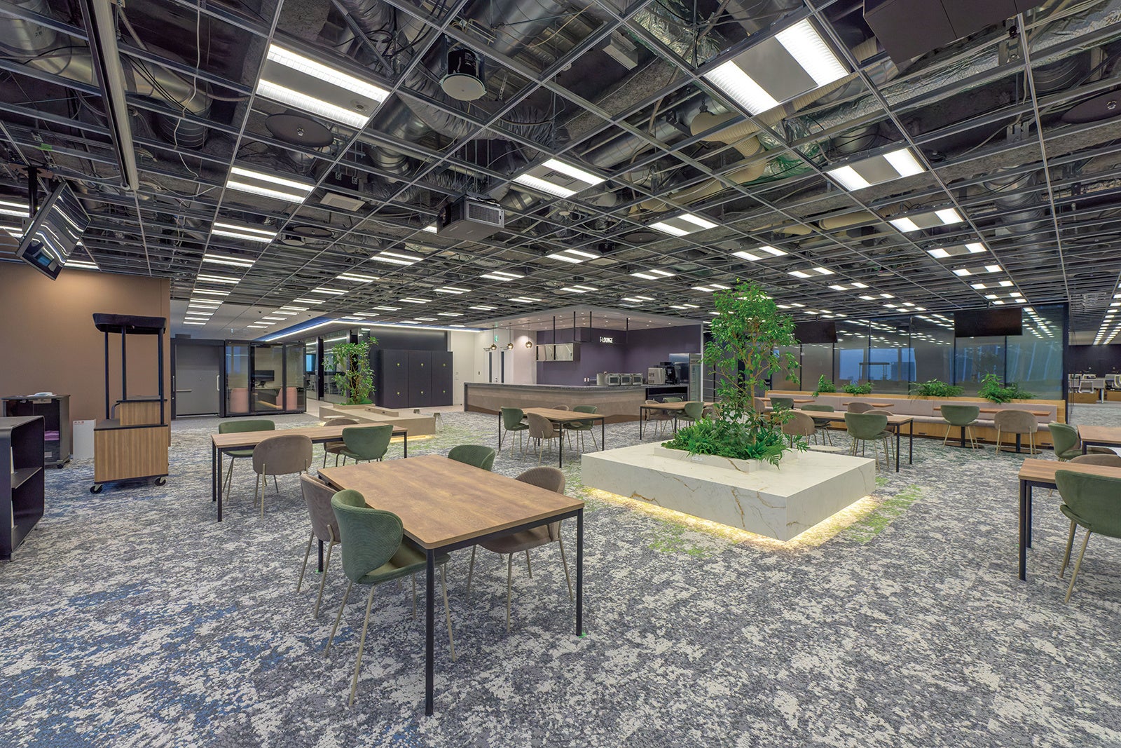 シナジー創出を目指したオープン設計によるコミュニケーションスペース