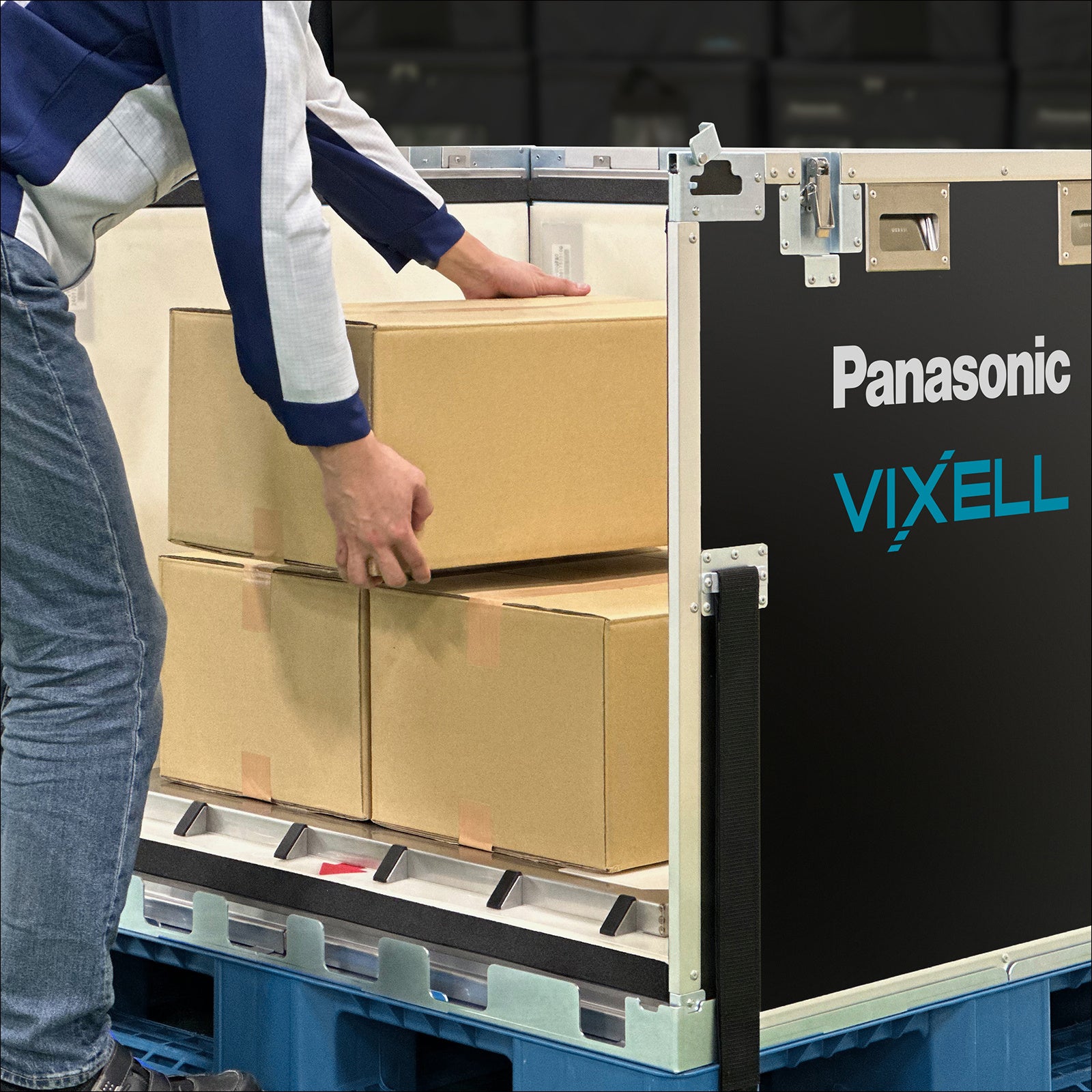 前面が取り外し可能で、荷物の出し入れが簡単