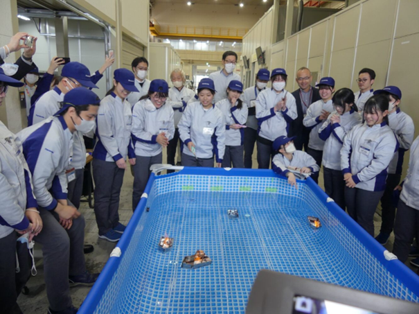 デザイン検討、制作、発表会の風景