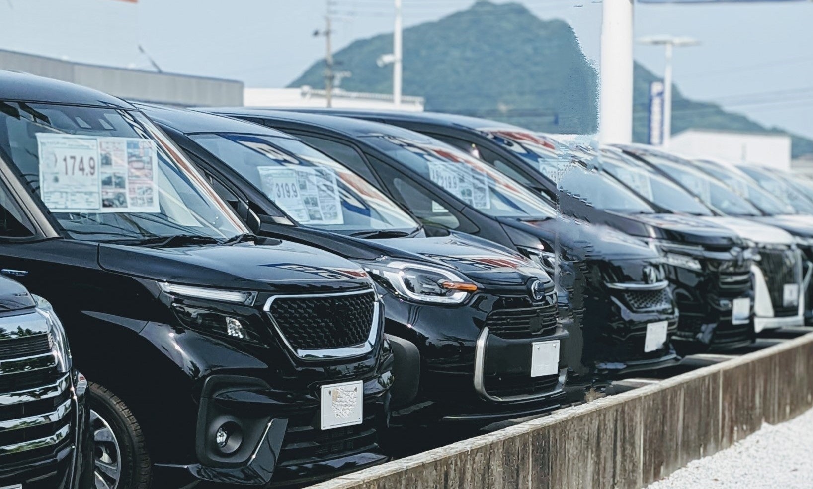 中古車販売店イメージ画像（写真ACより）