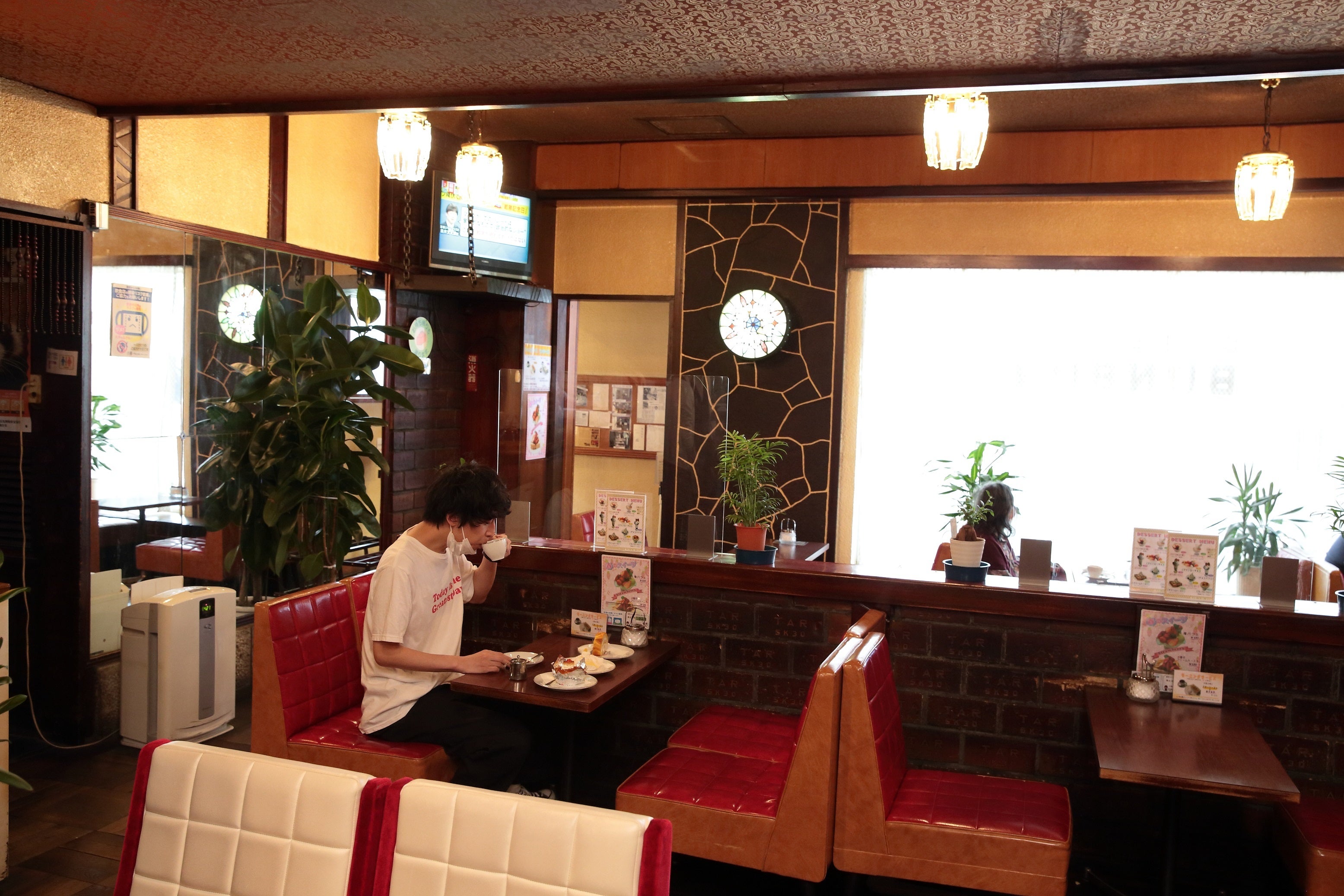 どこを切り取っても絵になる空間。洋菓子・喫茶ボンボン店内の様子。