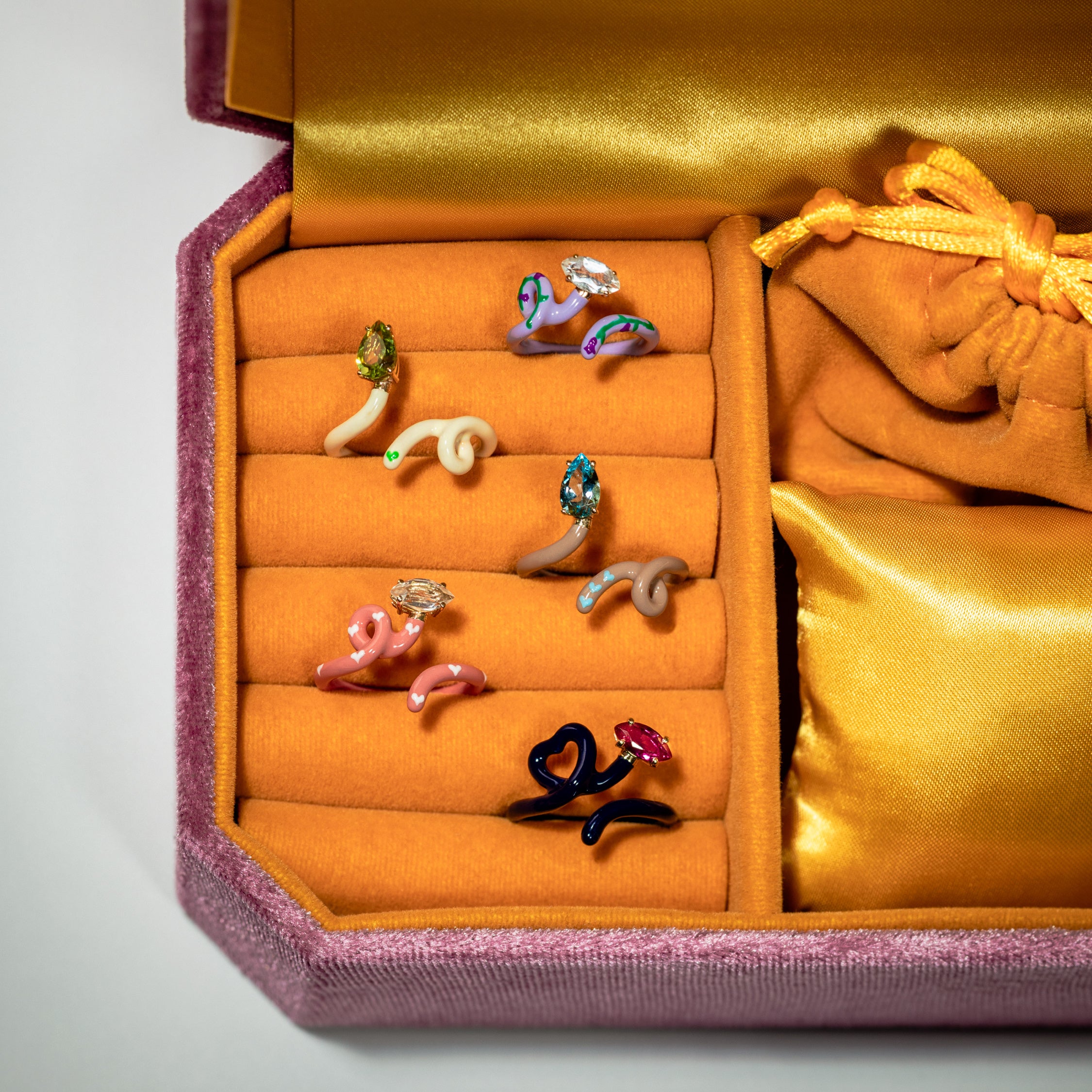 アッシュ・ペー・フランス設立40周年を記念した限定コレクションが2025