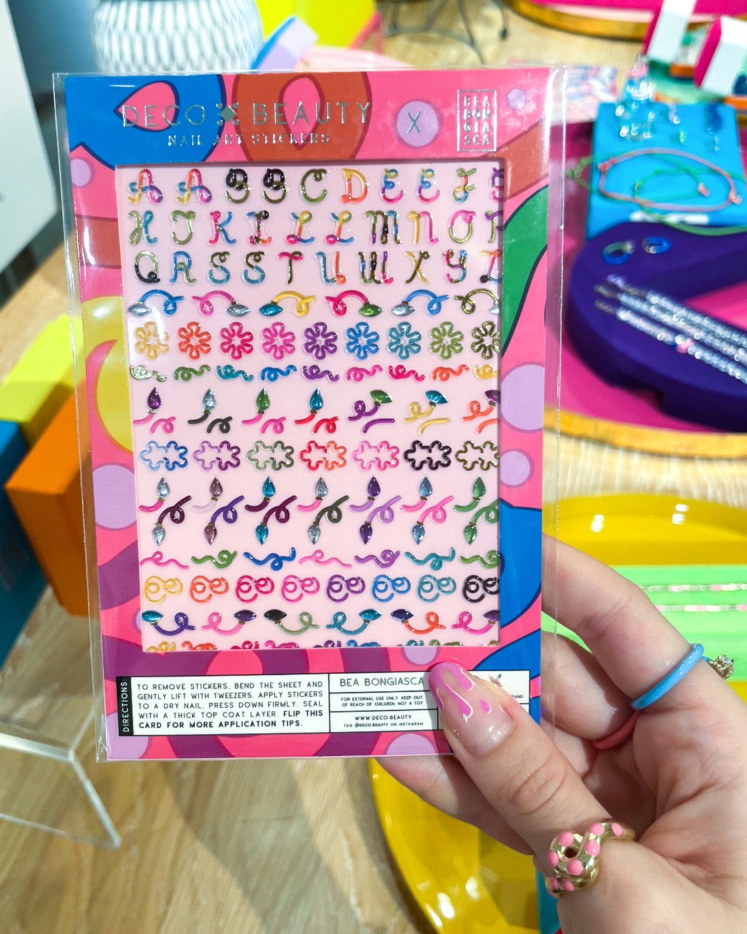 来日イベントではブランドオリジナルのネイルシールをプレゼント。