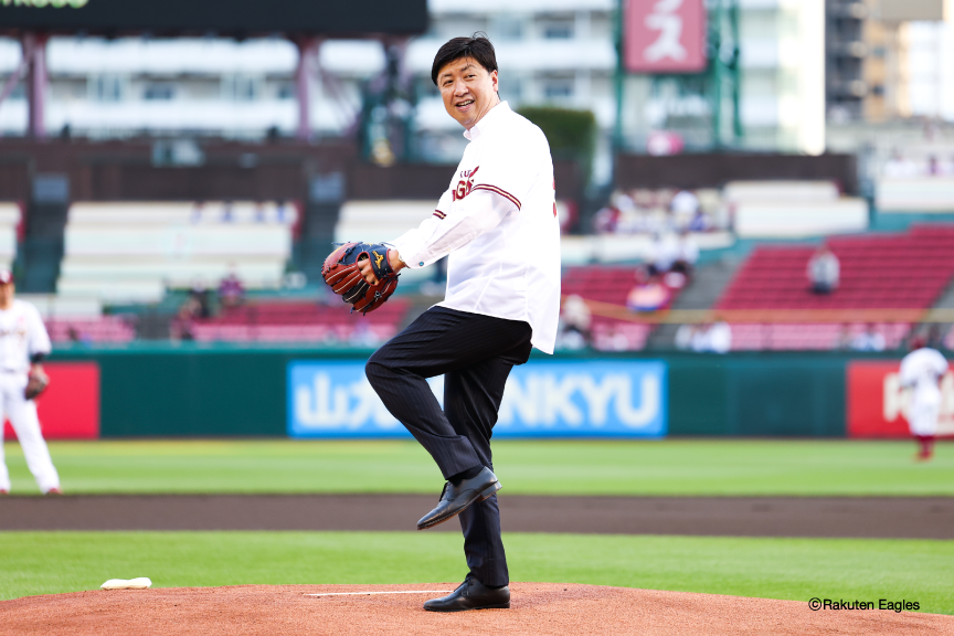 始球式に登板する原