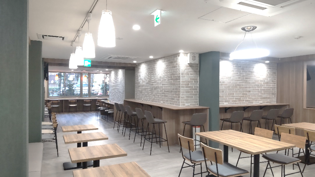 朝食・夕食を提供するラウンジ