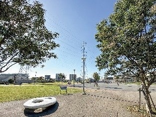 やしお駅前公園(徒歩7分)