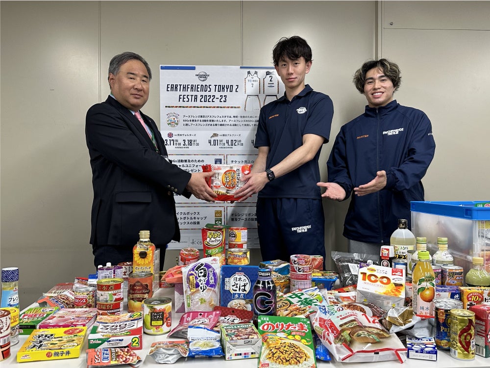 アースフレンズ東京Zを代表して栗原翼選手、鎌田隼選手が大田区社会福祉協議会へ寄付に伺いました。