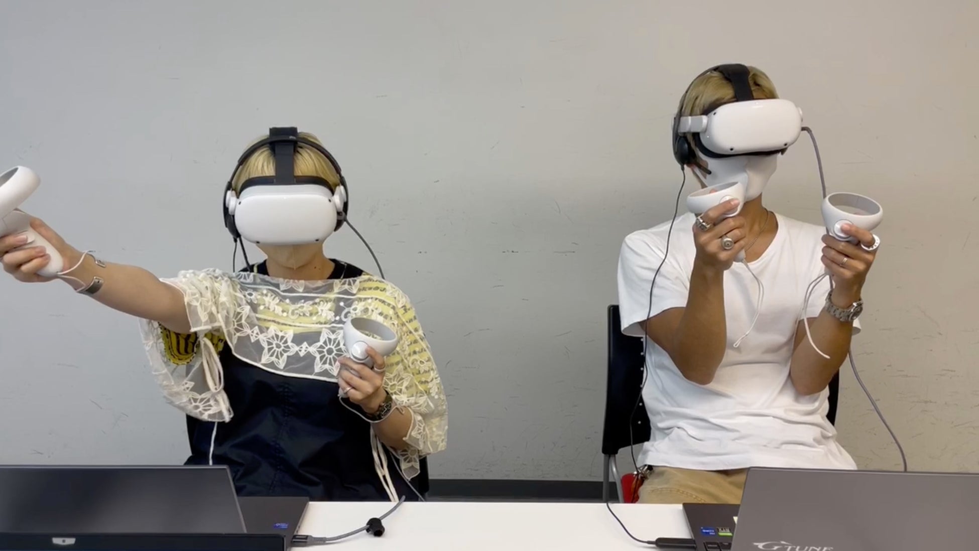 BEAMS大阪エリアショップスタッフによるバーチャル接客を行う様子