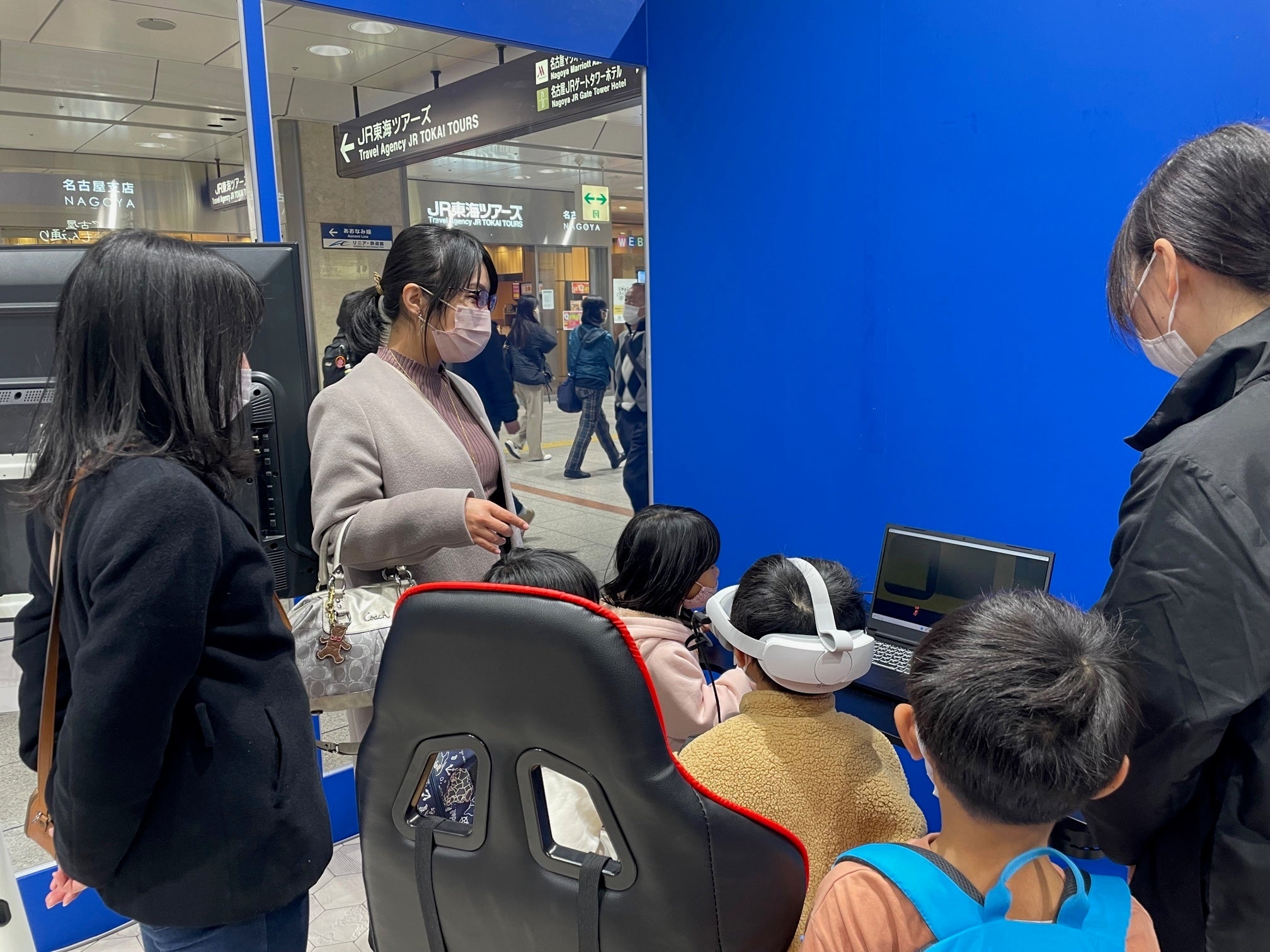 実際の名古屋駅で開催した「メタバース体験会」の様子