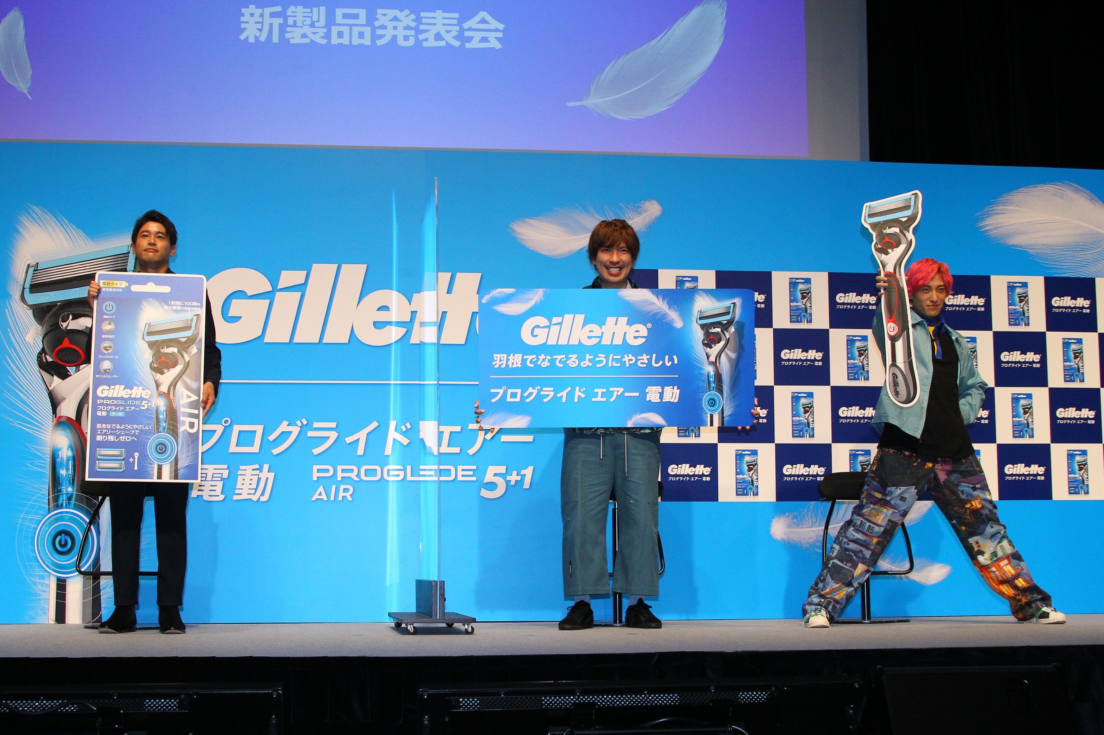 ▲内田篤人さん、EXITりんたろー。さん、EXIT兼近大樹さん によるフォトセッションの様子