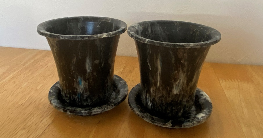 ▲回収した電気シェーバーをリサイクルした「植木鉢」