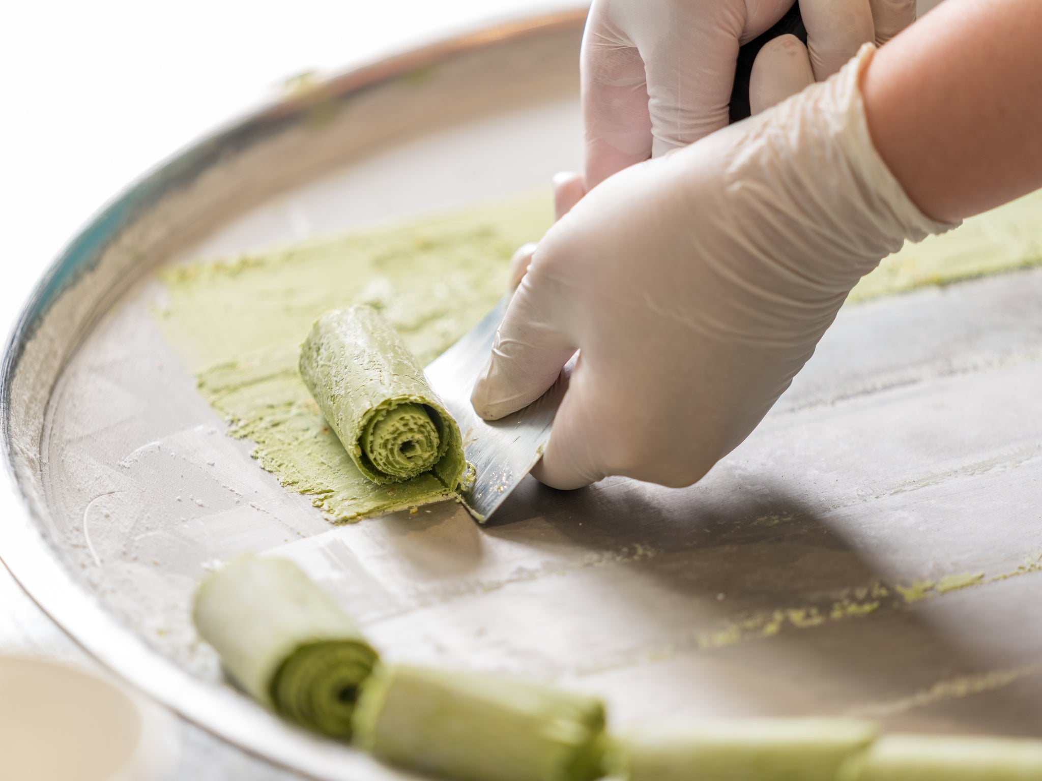 くるくると巻いて仕上げる、新感覚スイーツ