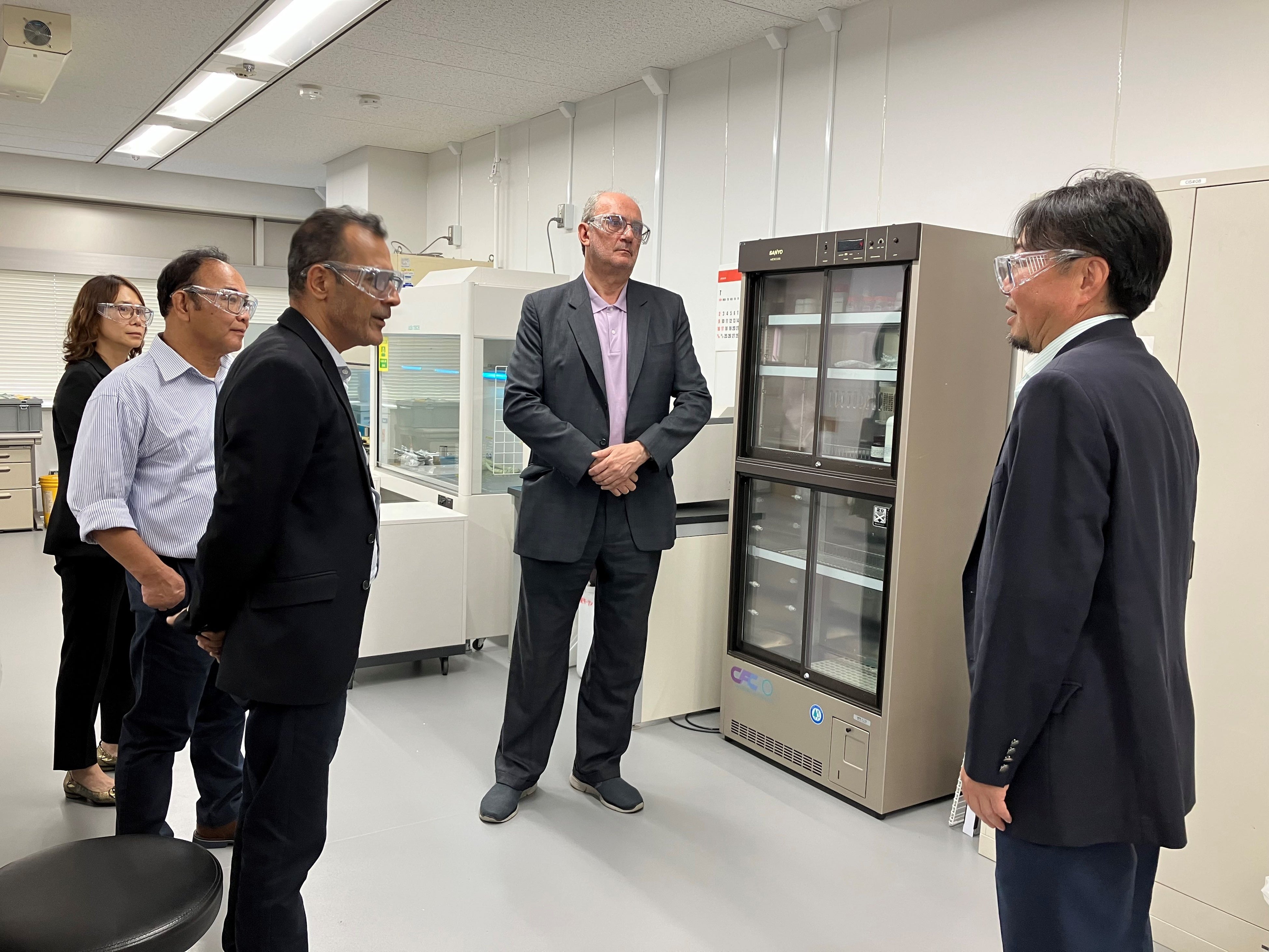 ランクセス川崎テクニカルセンターでのラボツアーの様子（写真：ランクセス）