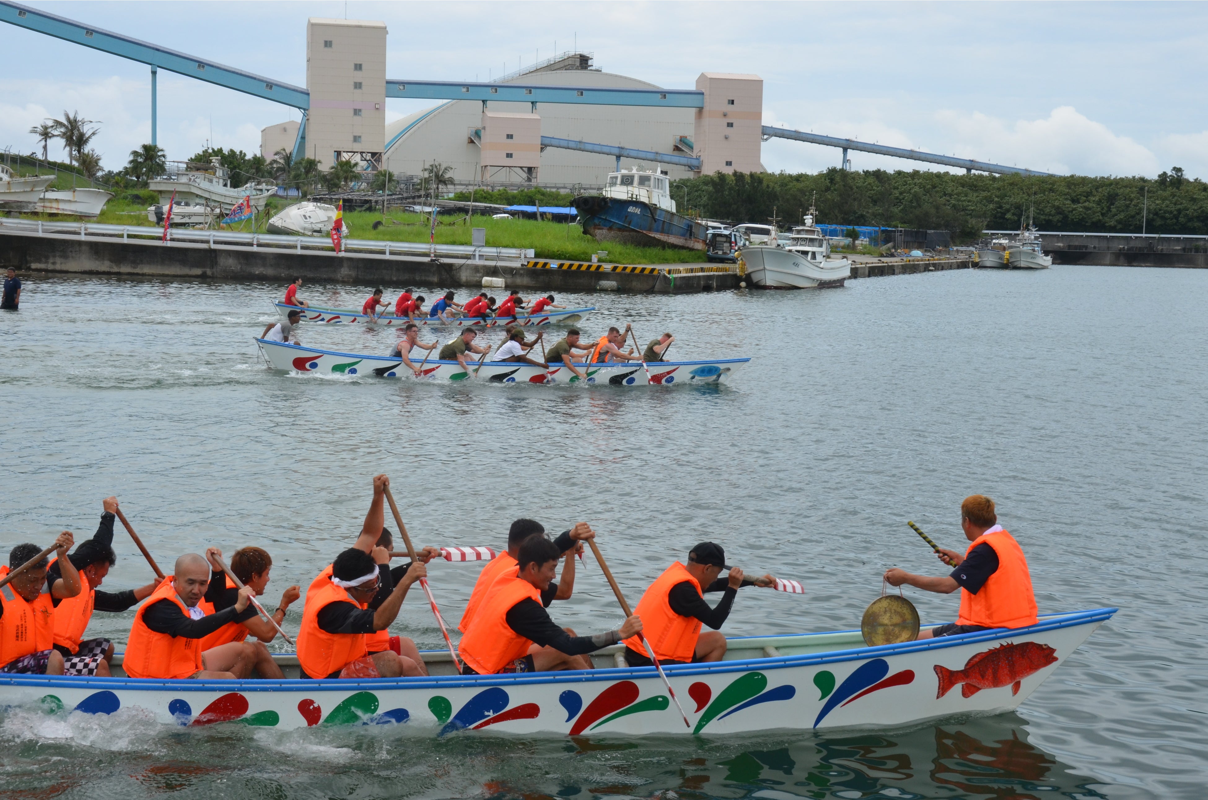 ハーリー船（サバニ）