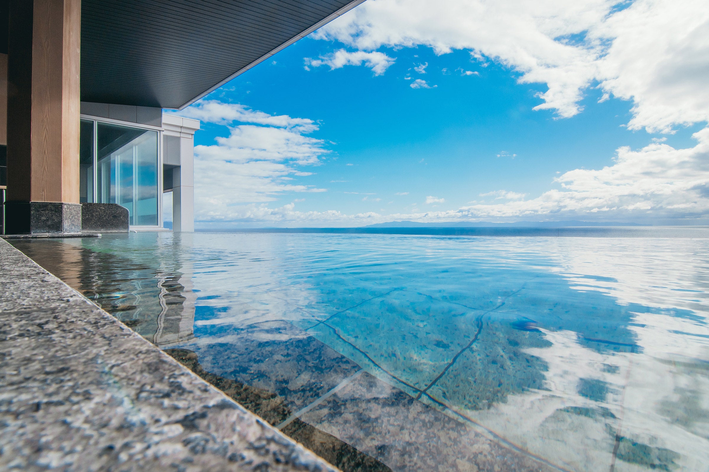 温泉宿・ホテル総選挙2025『絶景部門』に 【函館湯の川温泉 海と灯/ヒューイットリゾート】がエントリー!投票は10月31(金)まで