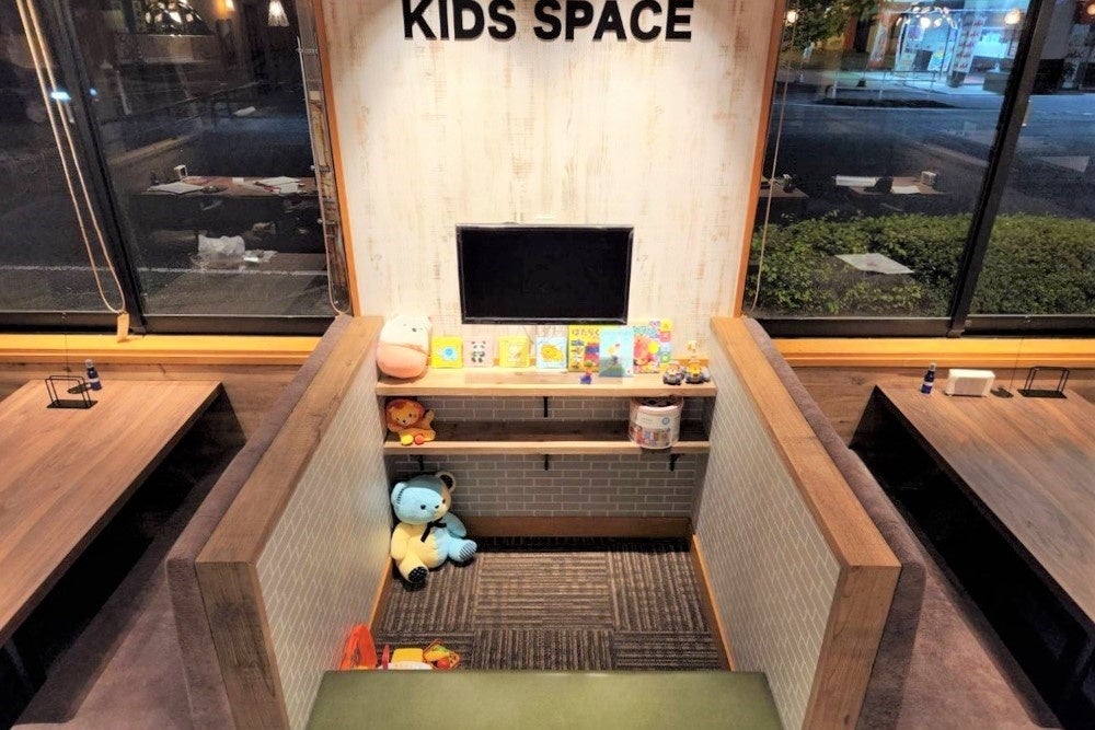 絵本やモニターも完備のキッズスペース