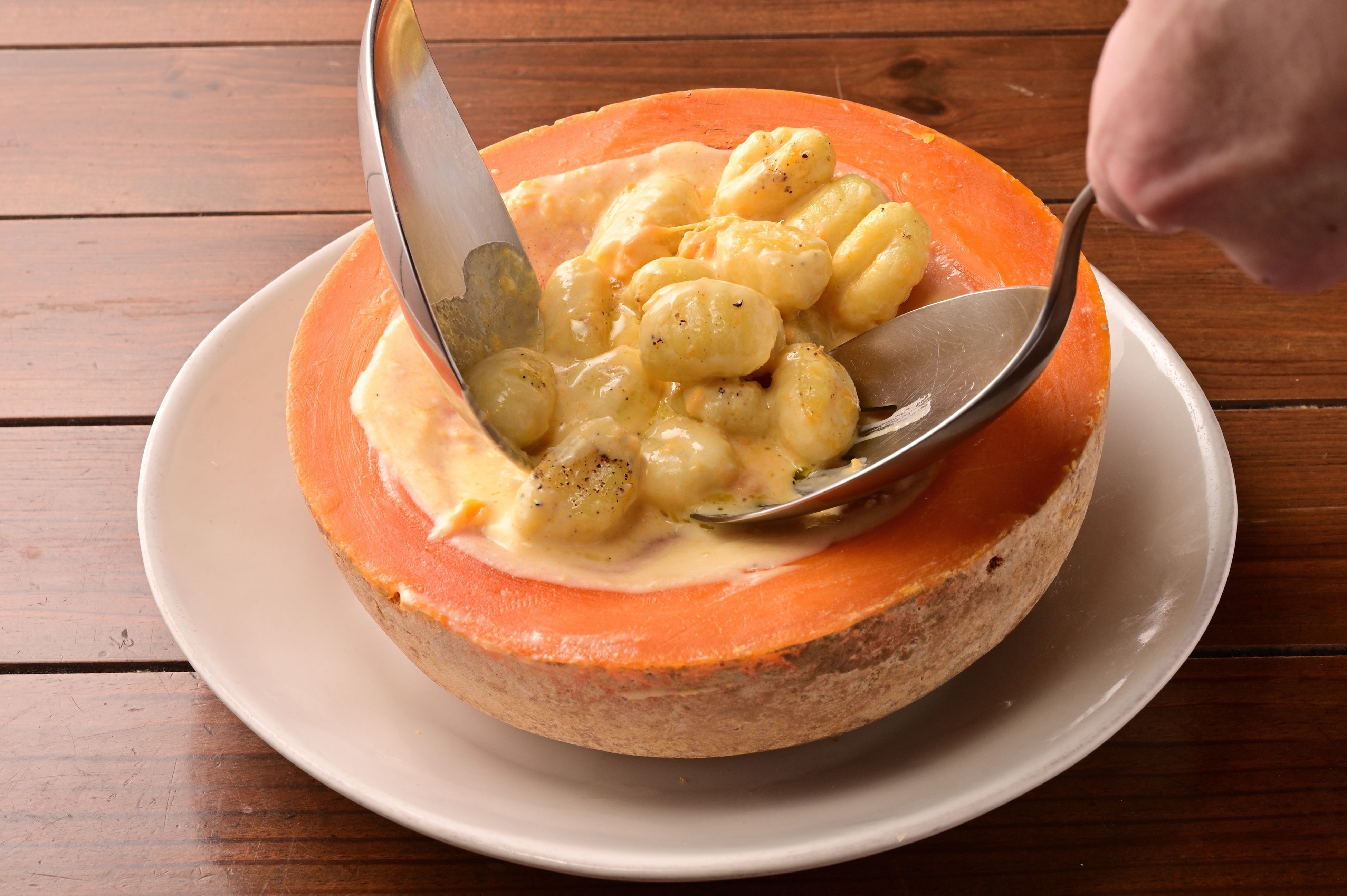 濃厚ミモレット チーズニョッキ1,290円(税込)※15時～ディナー限定商品