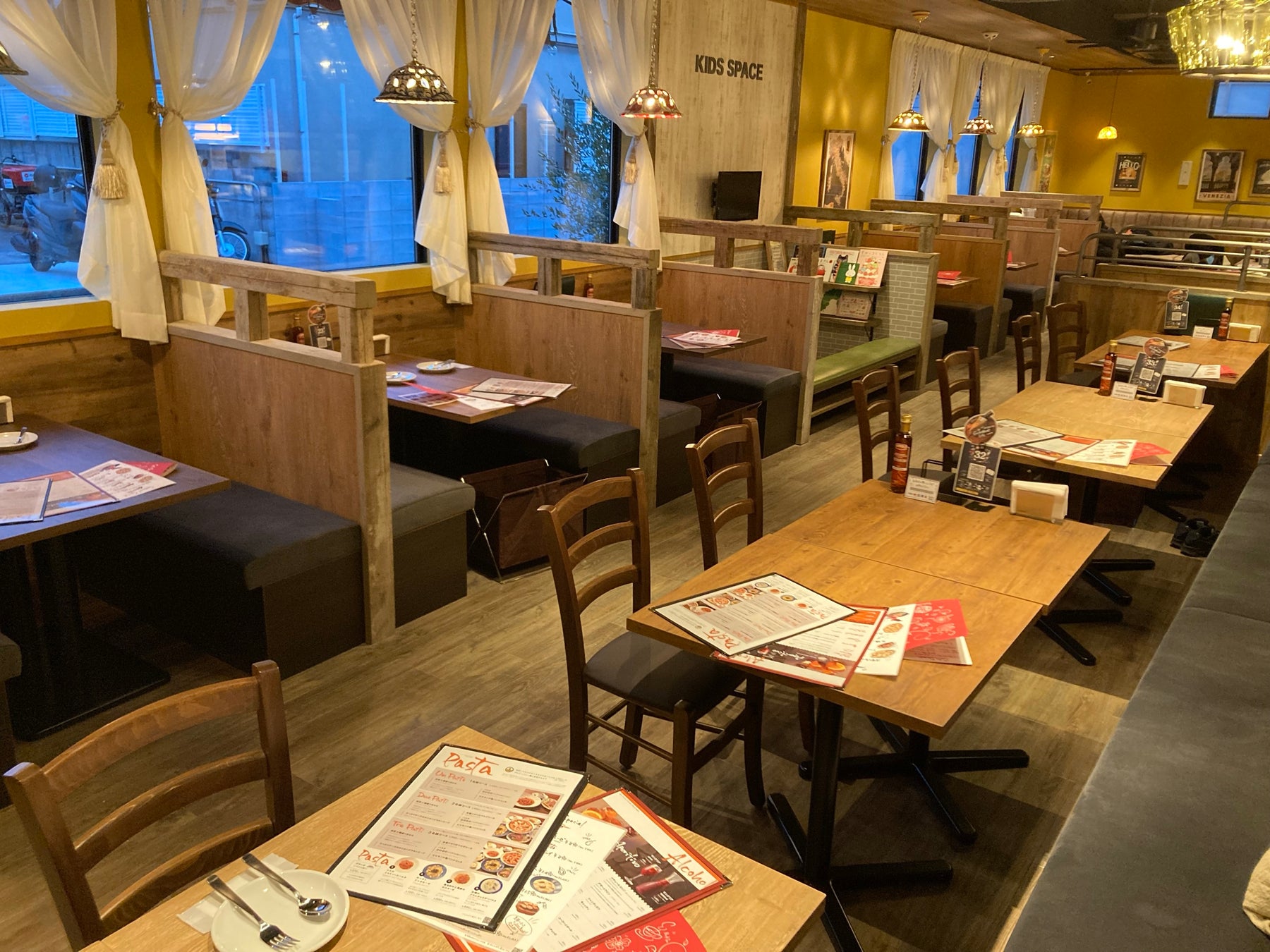 伏見新堀川店内観