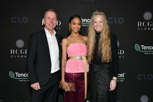 オスカーのプレパーティに出席する、レンチング社のHarold Weghorst、Zoe Saldana、RCGD Global創設者スージー・エイミス・キャメロン。（写真提供：RCGDグローバル）