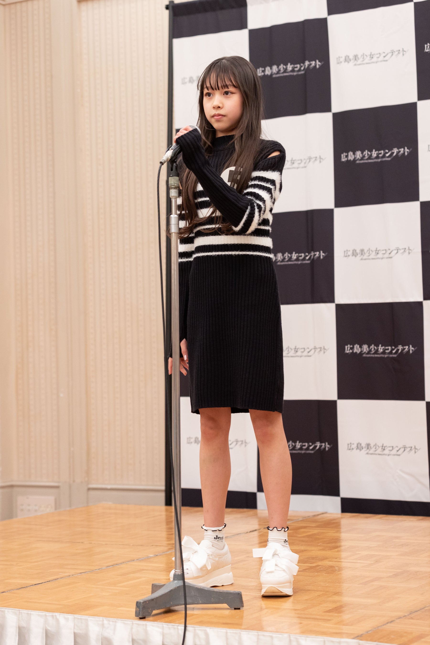 歌を披露する根波夢依咲