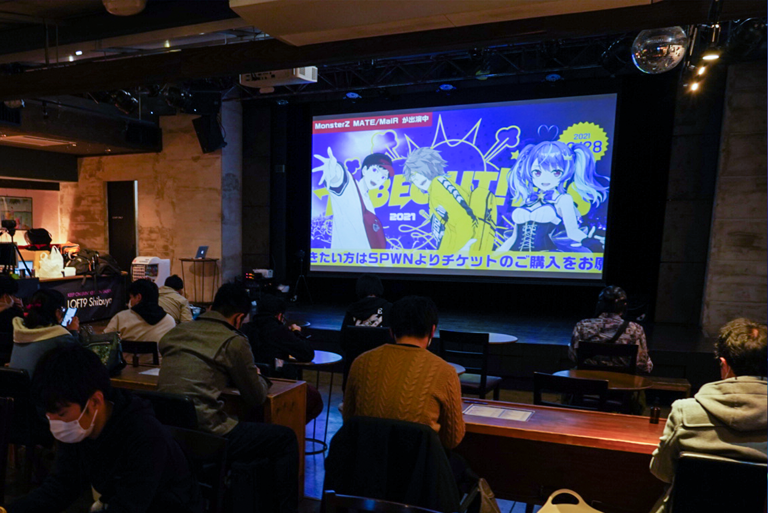 舞台裏生配信の様子