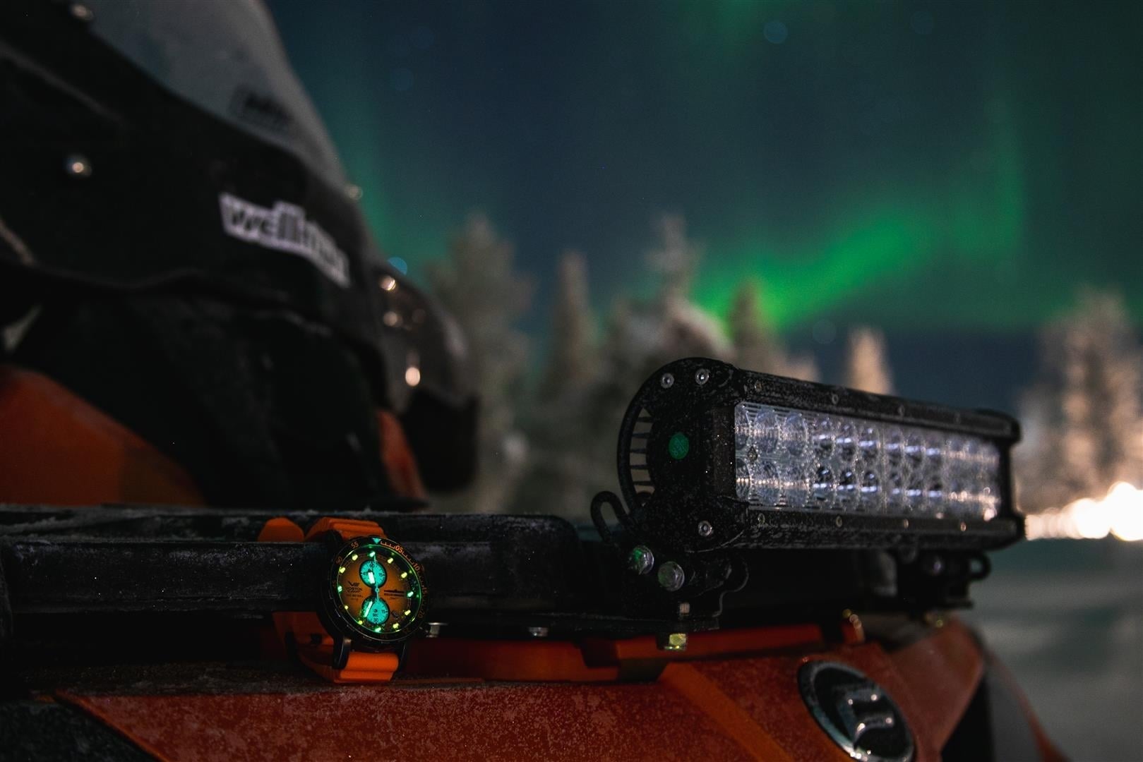 深夜でも時間が分かります