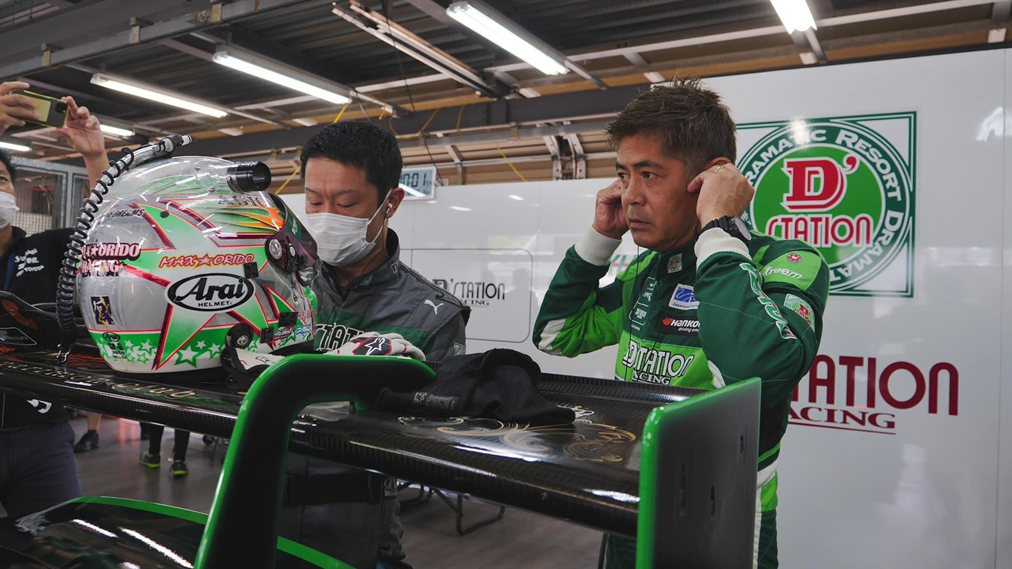 レースを見守るMAXORIDO