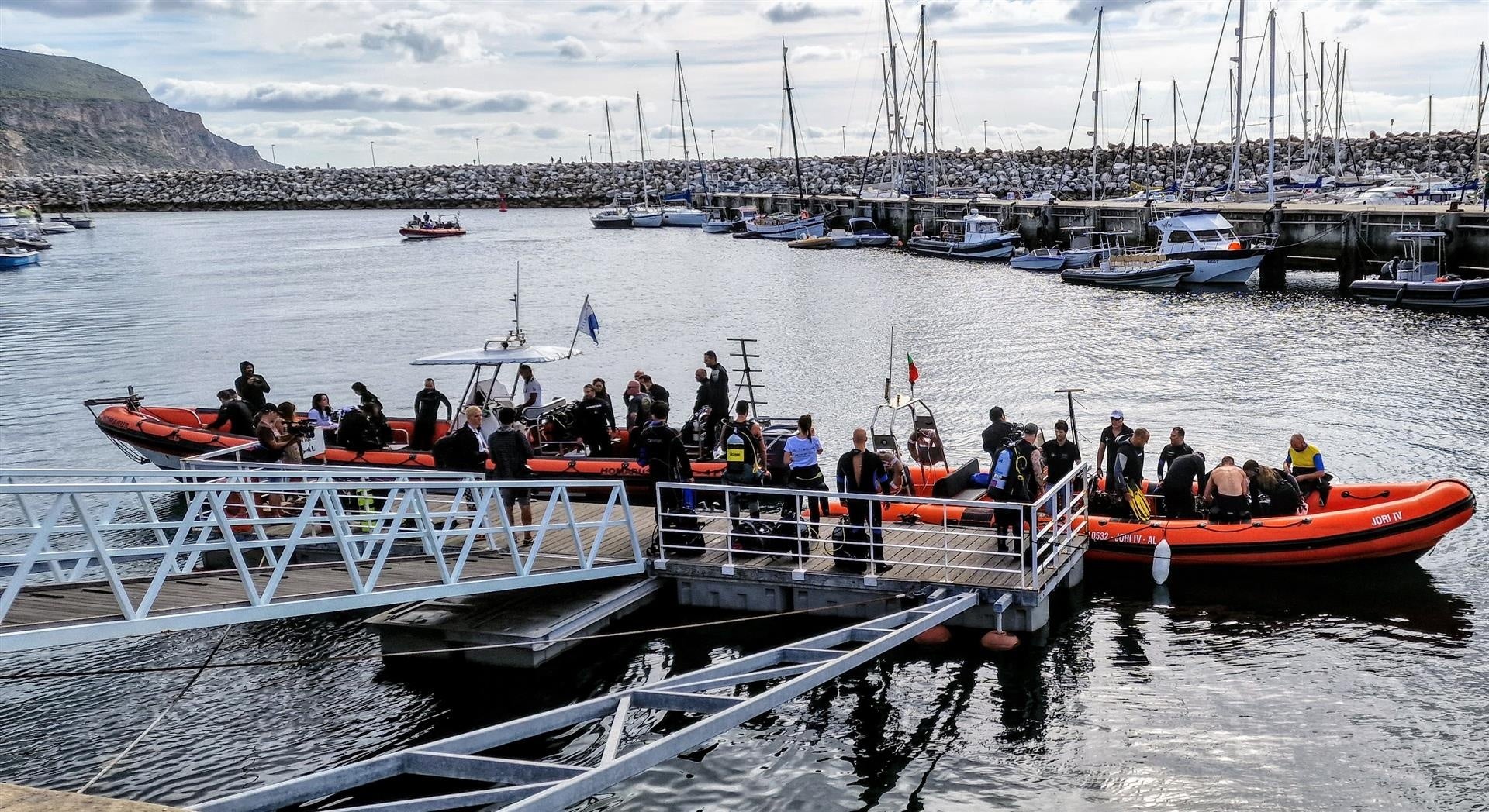 ギネス登録に向けて集まったプロダイバー
