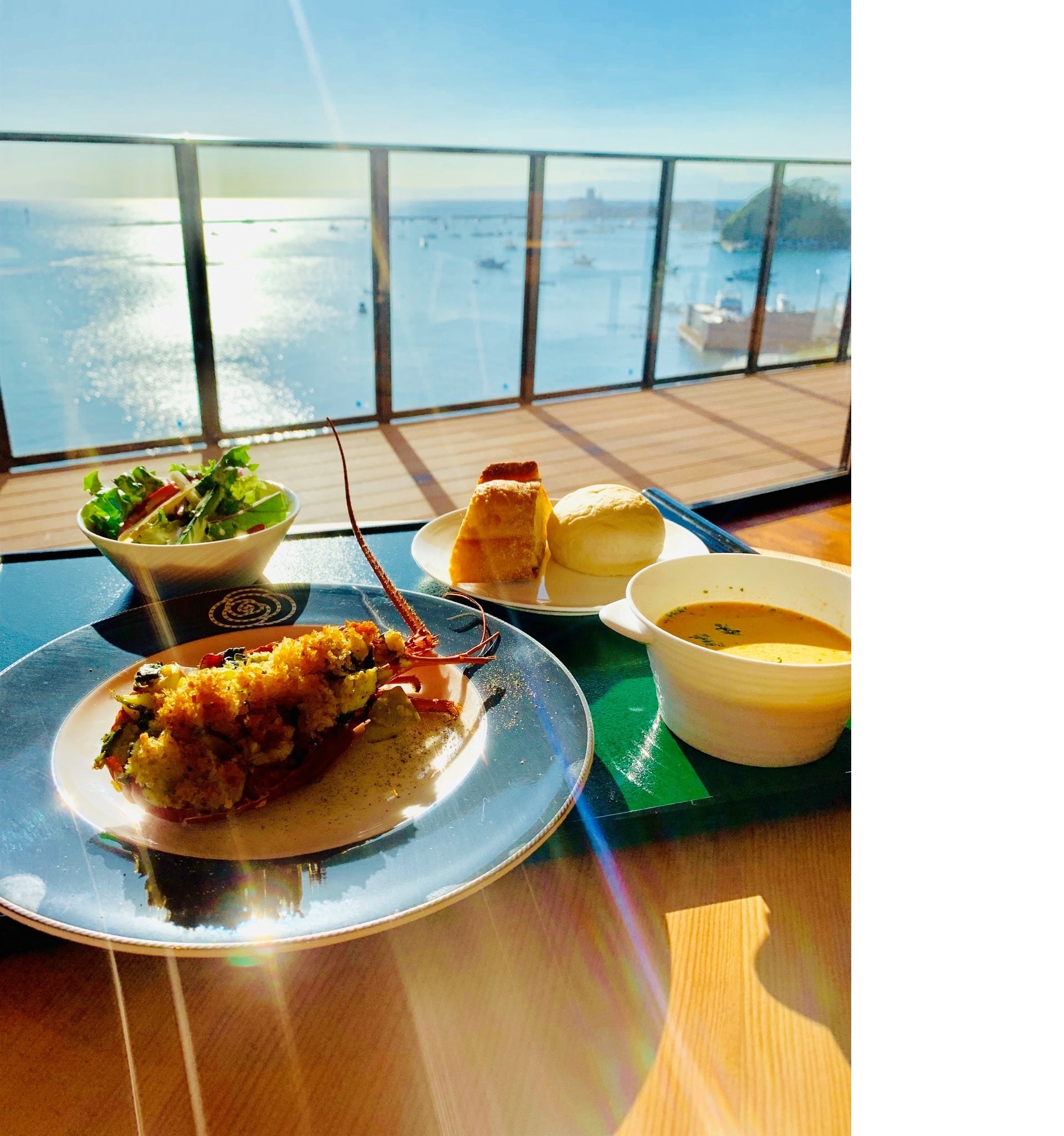 開放的な海を眺めながらの食事（イメージ）