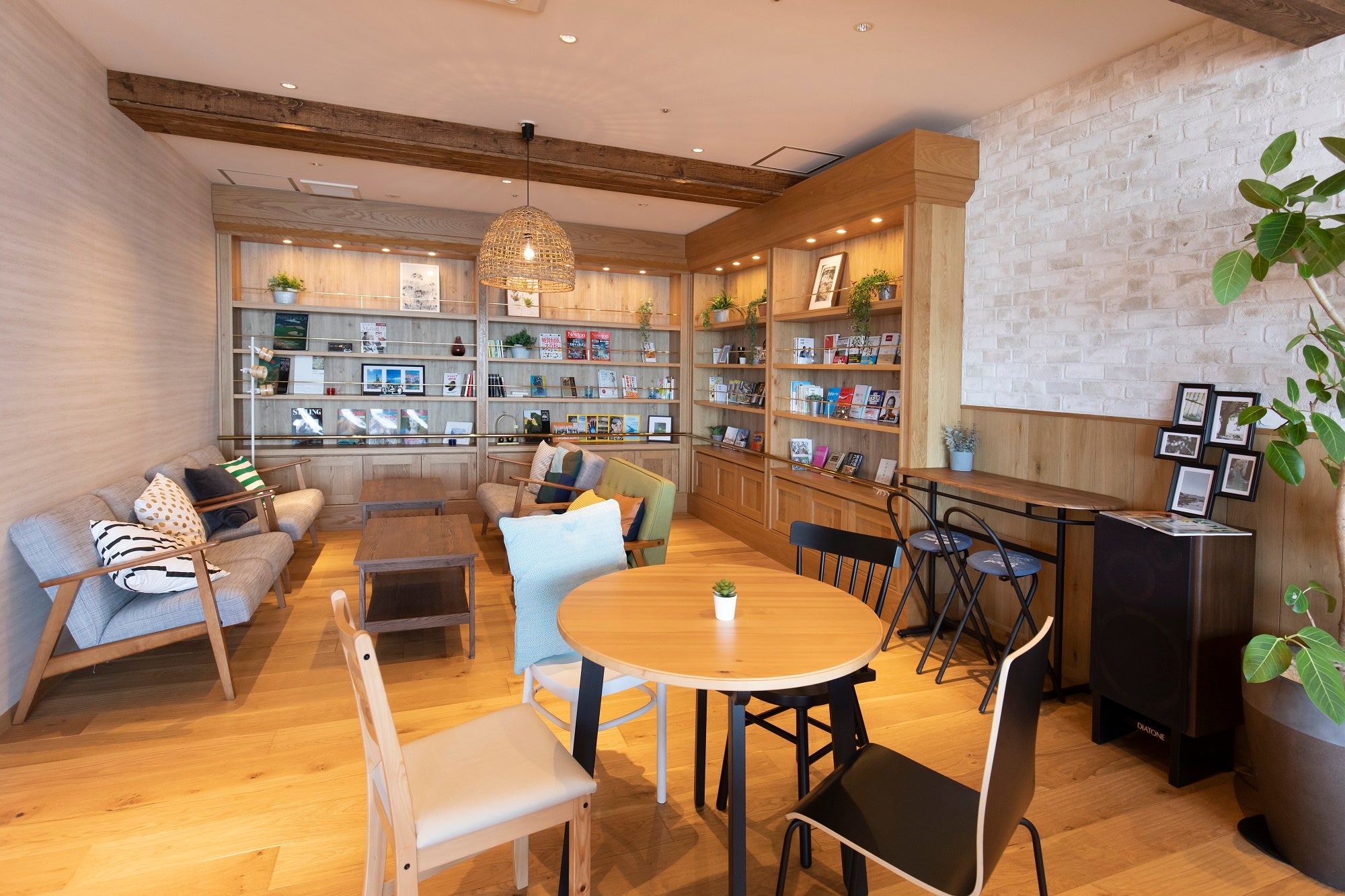 一般利用可能なブックカフェ