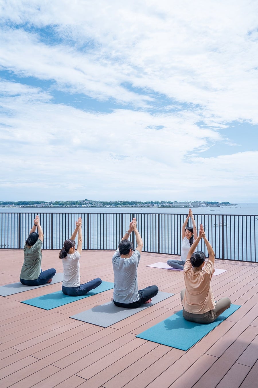 一般の方も参加可能なヨガプログラム(イメージ)