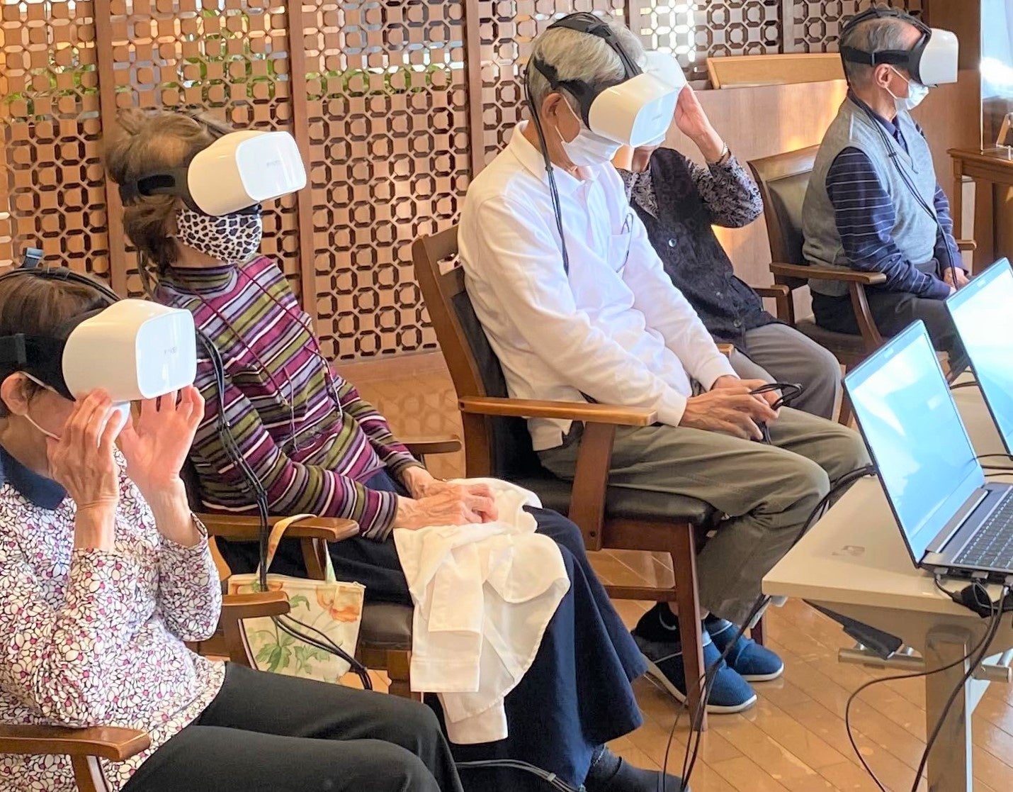 「VR旅行」が高齢者の認知機能と身体機能の維持・改善に役立つことが実証され、国際会議で特別賞を受賞! 「VR旅行」が高齢者の認知機能と身体機能の維持・改善に役立つことが実証され、国際会議で特別賞を受賞!