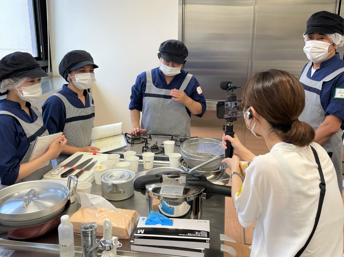 決勝戦の様子はオンライン中継され、各「そよ風」のお客様からも温かい応援をしていただきました