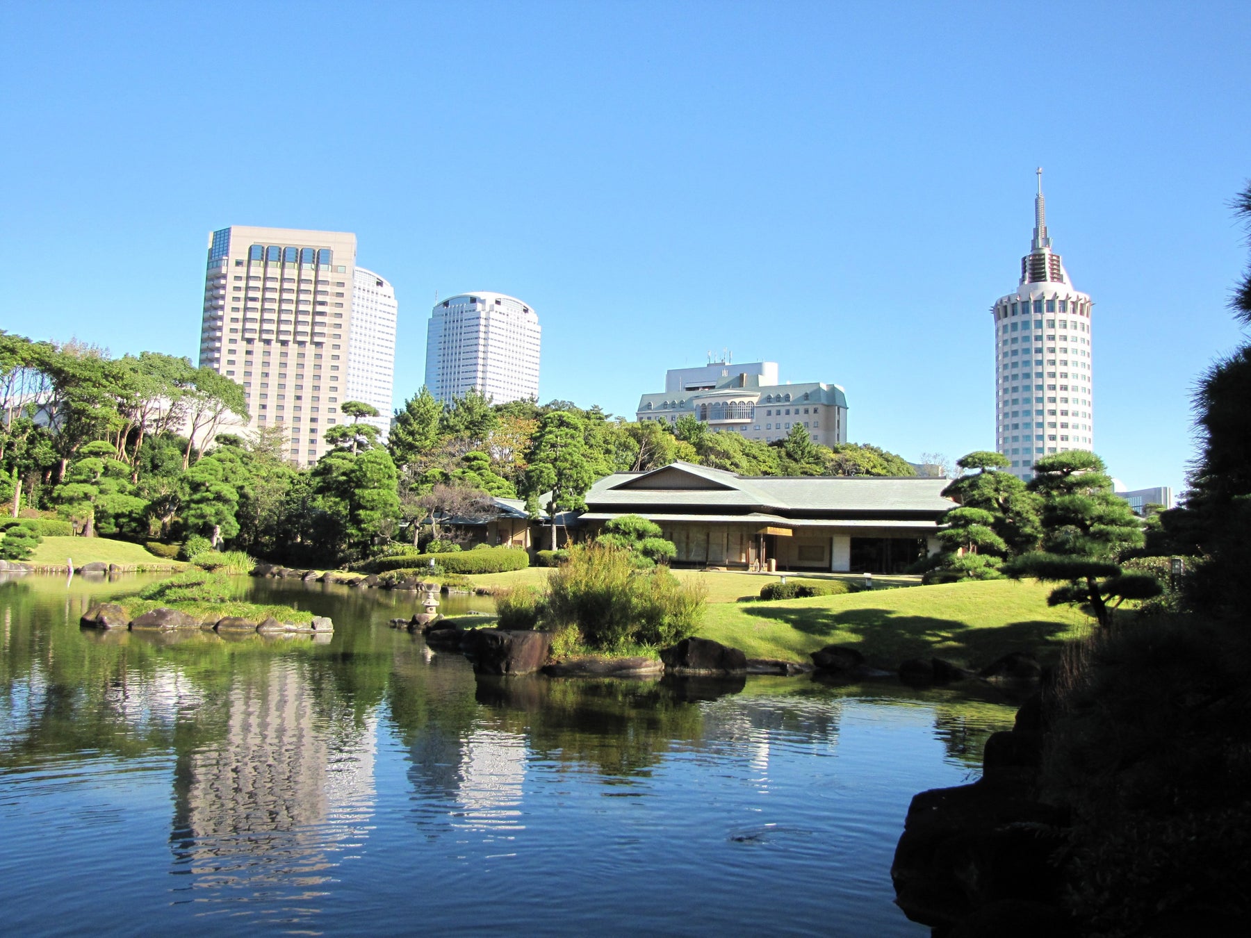 日本庭園「見浜園（みはまえん）」