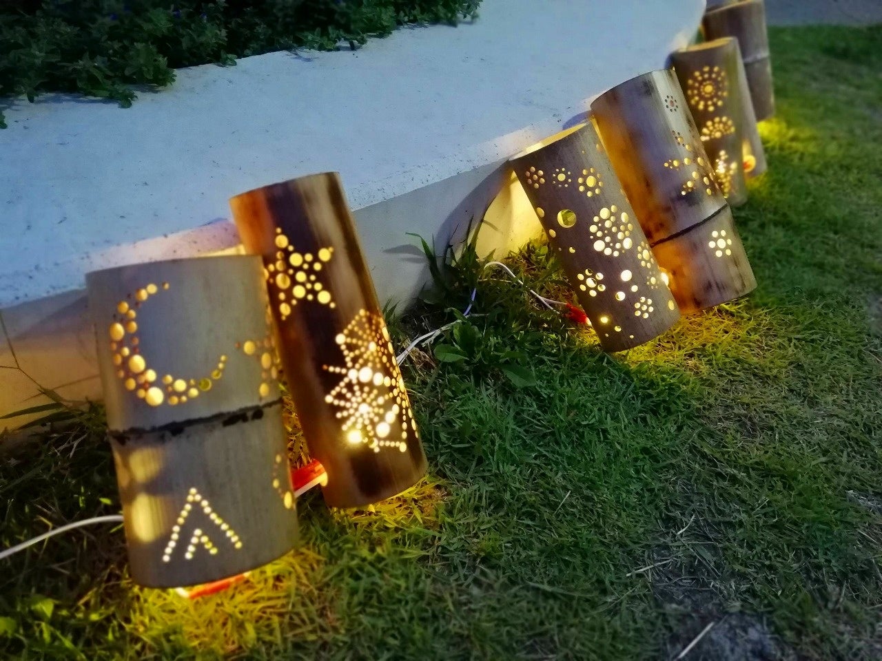 「竹灯り」のあたたかな光が幻想的な空間を創り出します