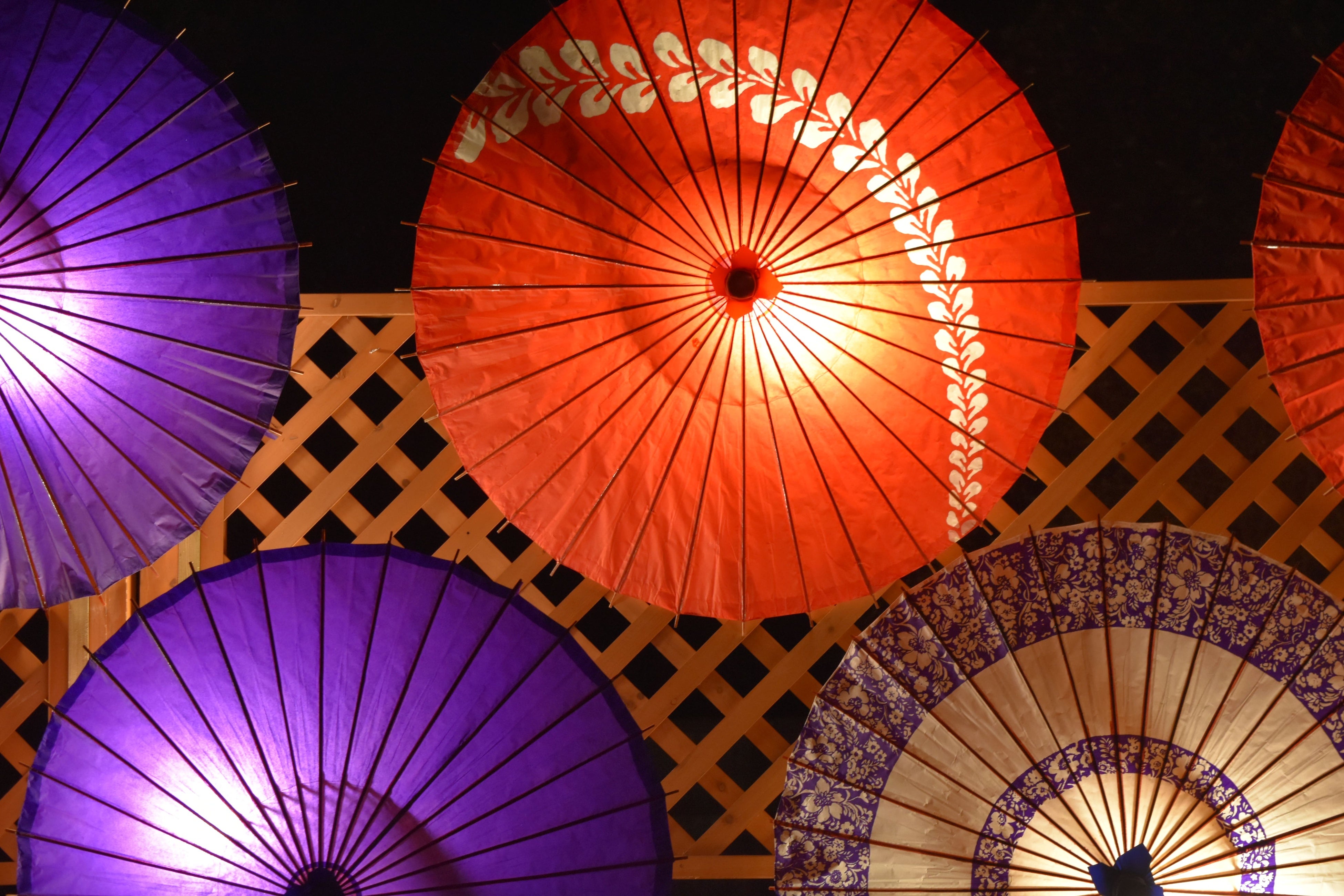 華やぐ「和傘」の演出も