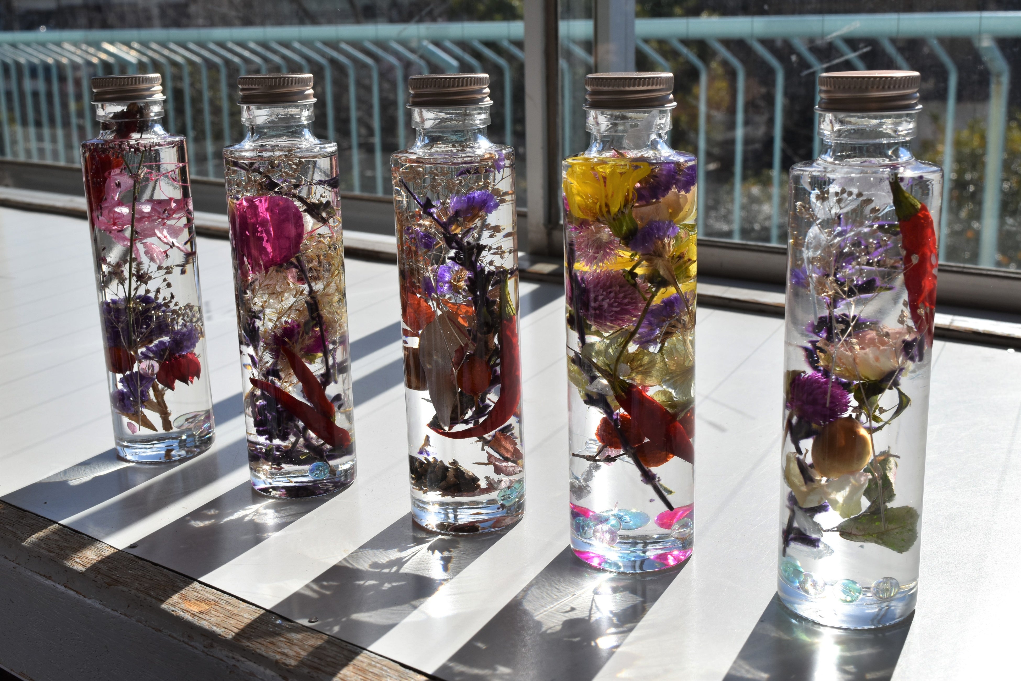 みつばちの蜜源植物を使ったハーバリウム作り