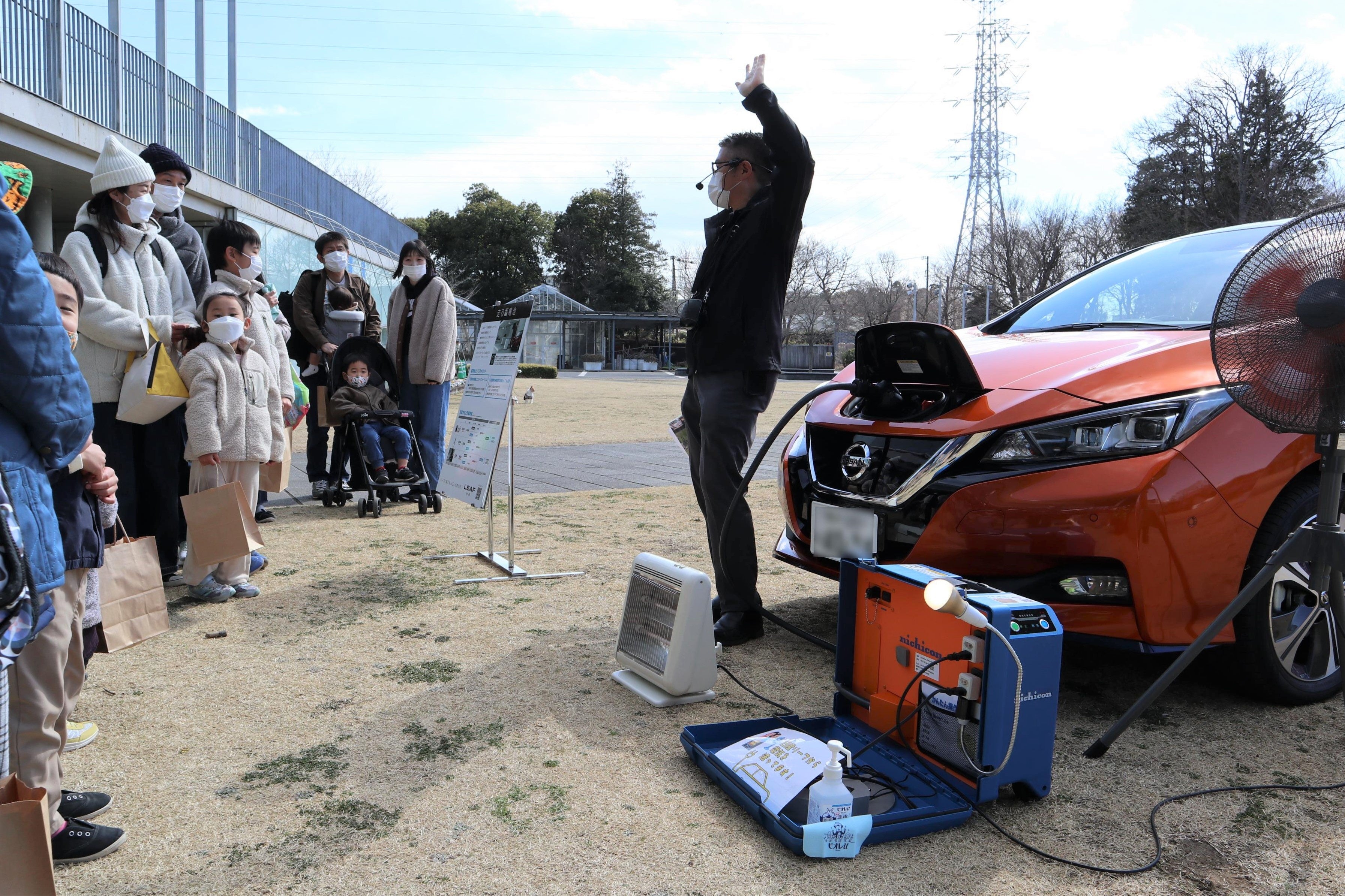 電気自動車を使った給電デモンストレーション　※他公園で実施した際の様子