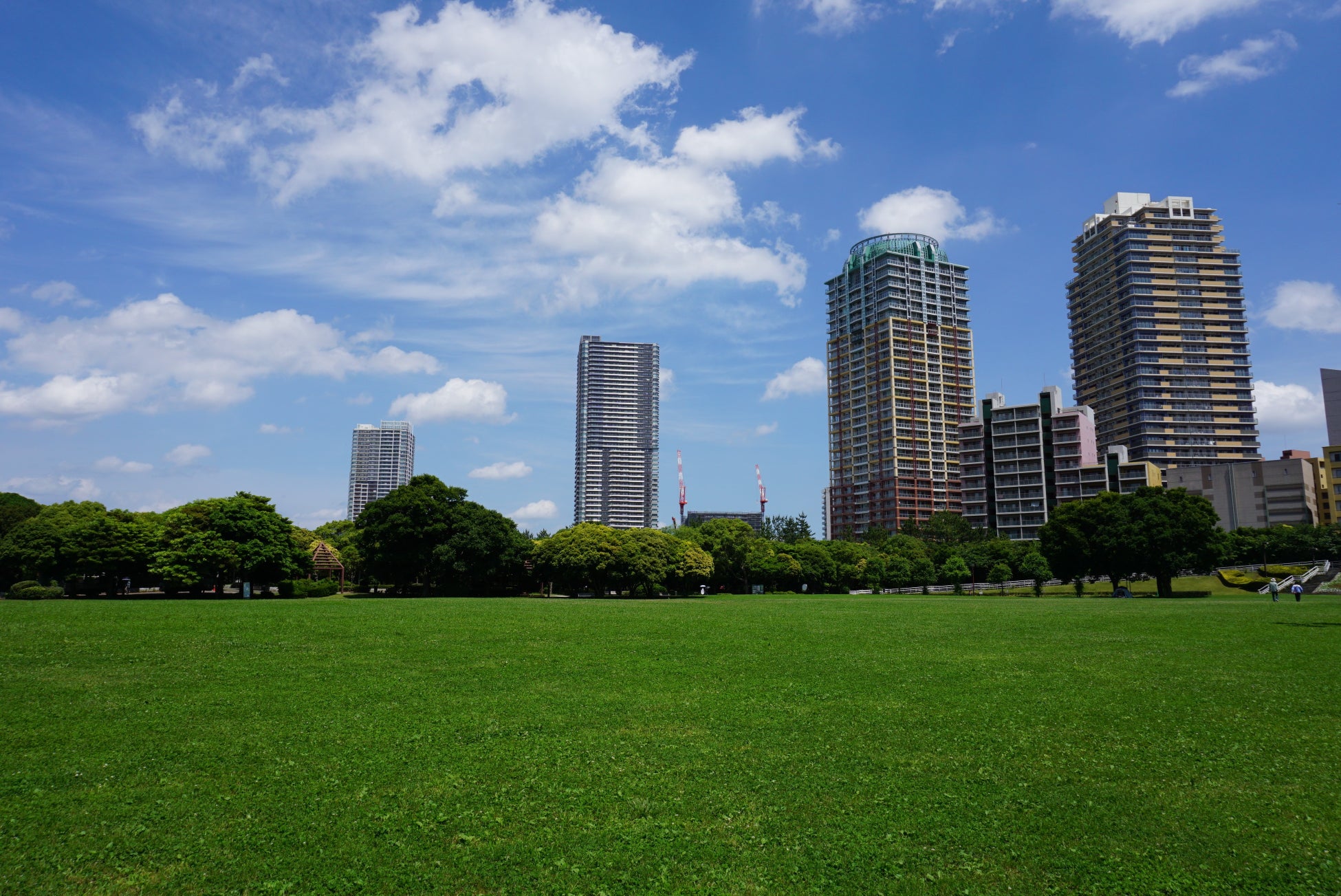 幕張新都心にありながら、開放感が自慢の「Bブロック 大芝生広場」が会場です