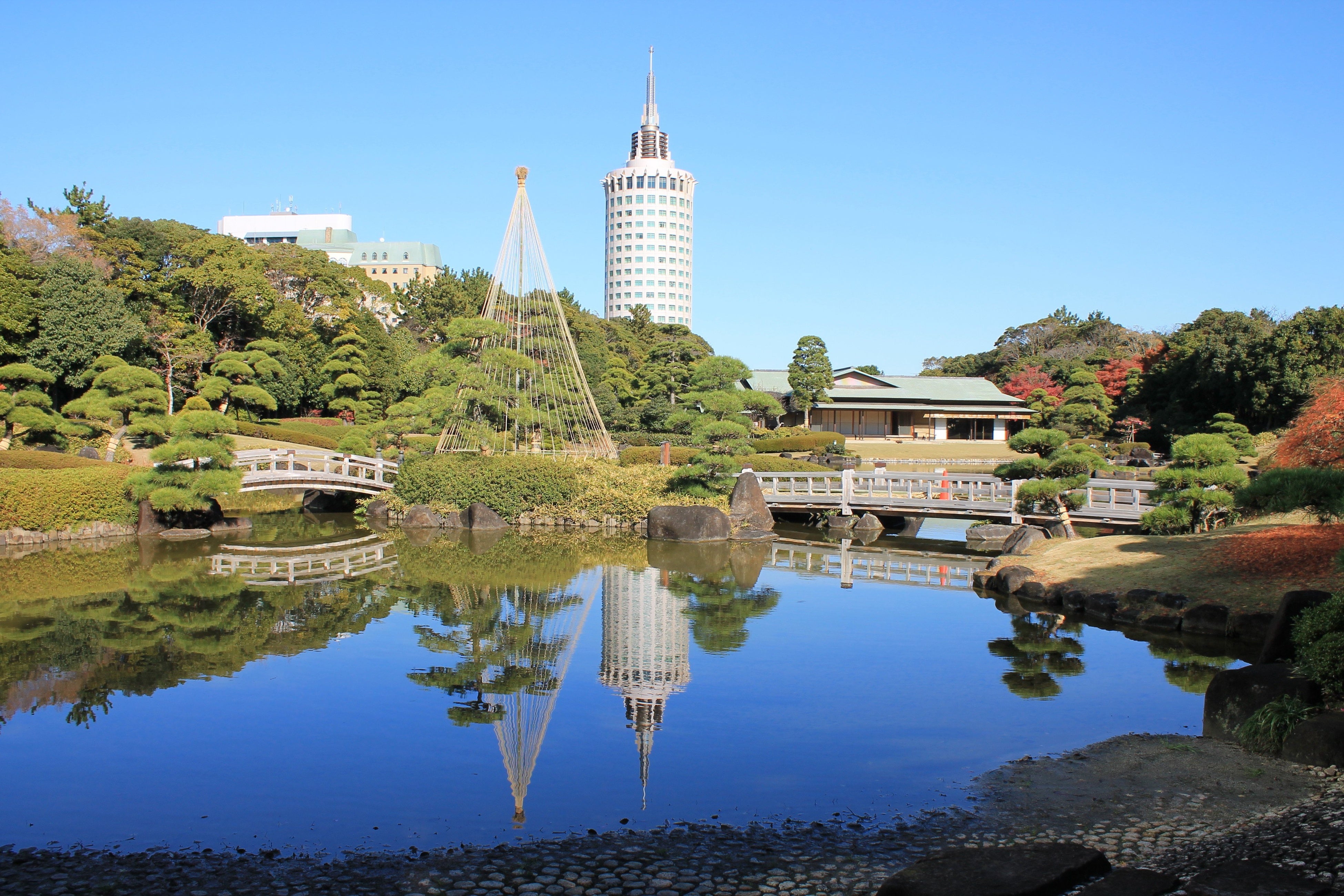 日本庭園「見浜園（みはまえん）」